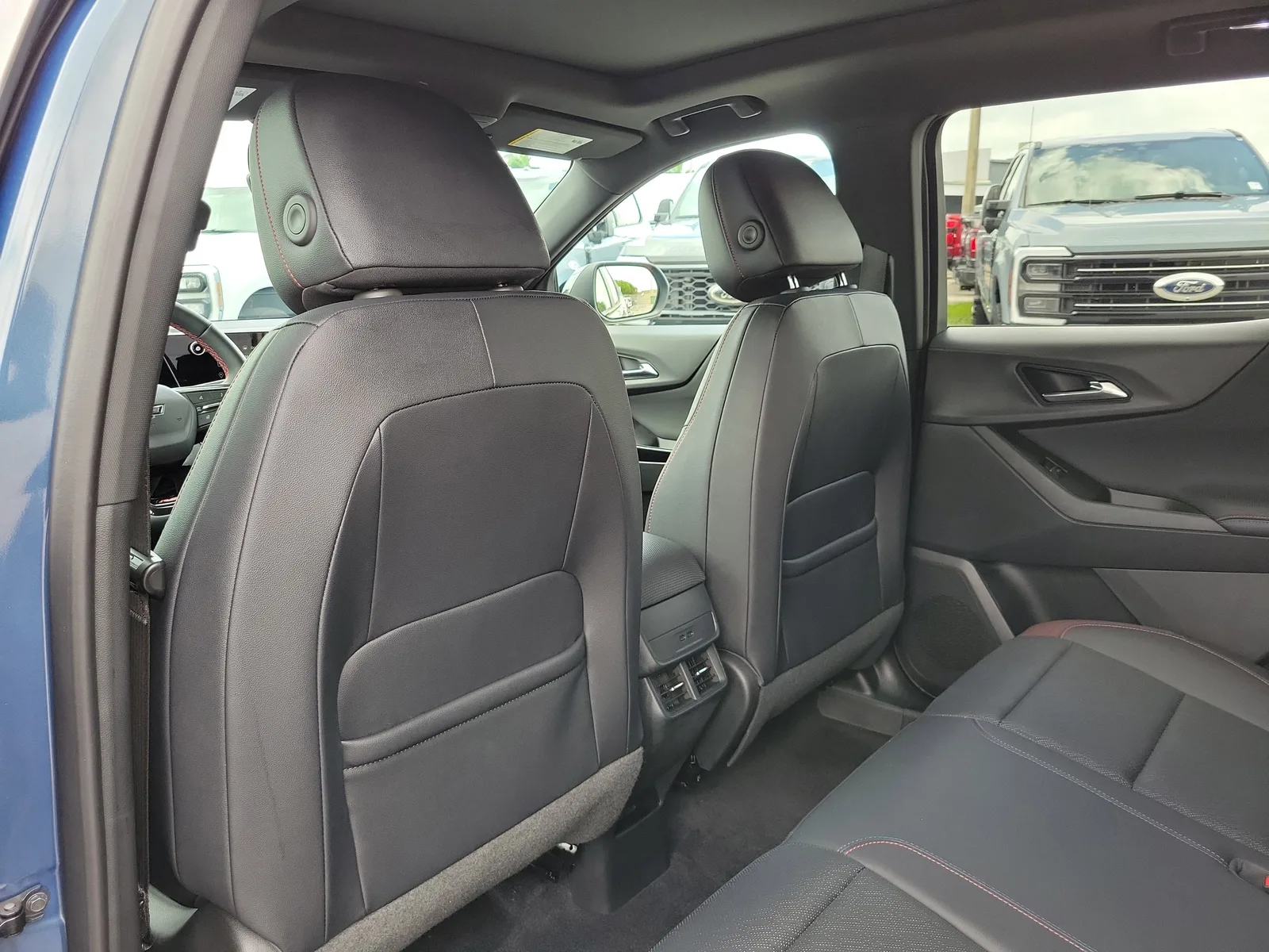 2025 Chevrolet Equinox FWD RS photo 13