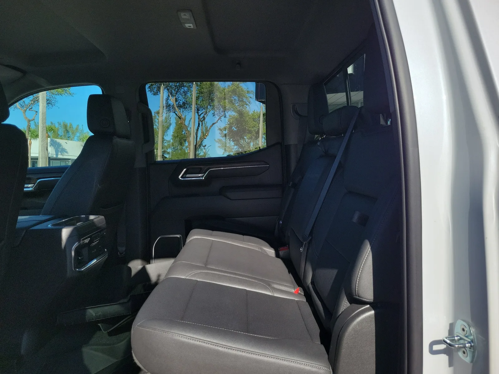 2023 GMC Sierra 1500 SLT photo 14