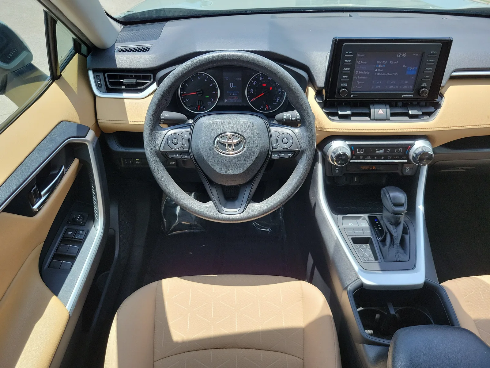 2022 Toyota RAV4 XLE photo 14