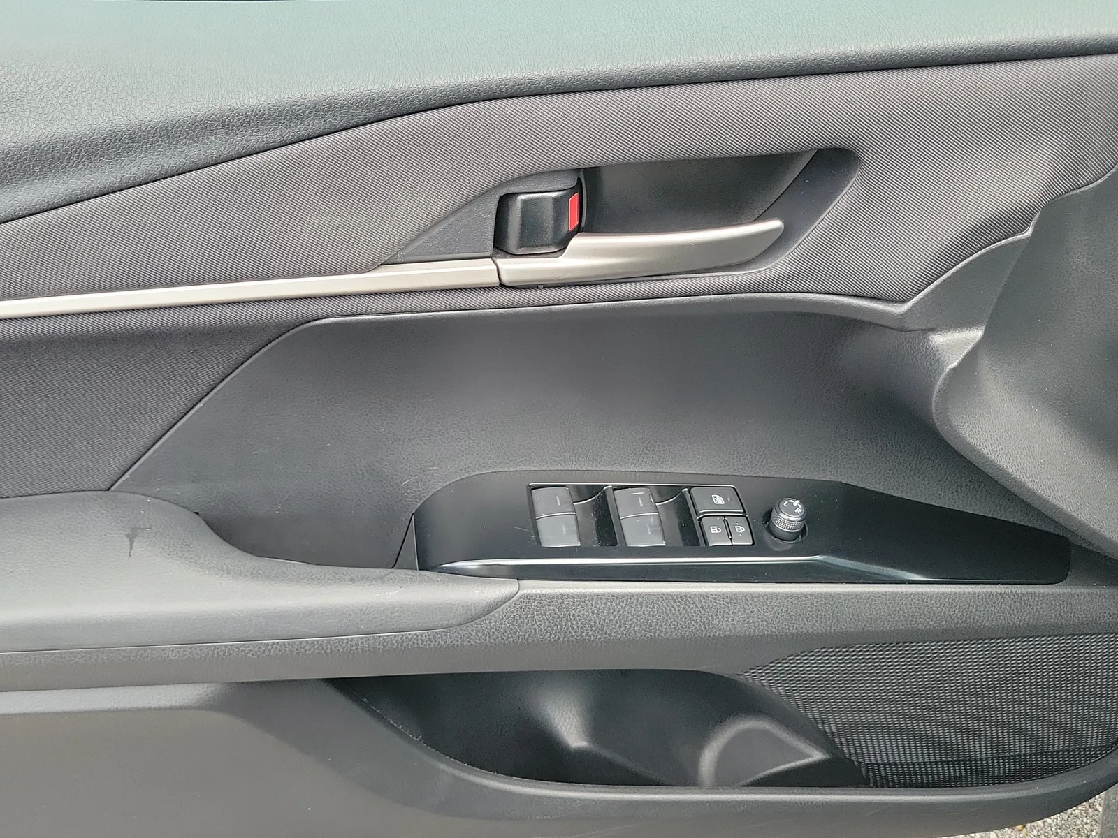 2025 Toyota Camry LE photo 24