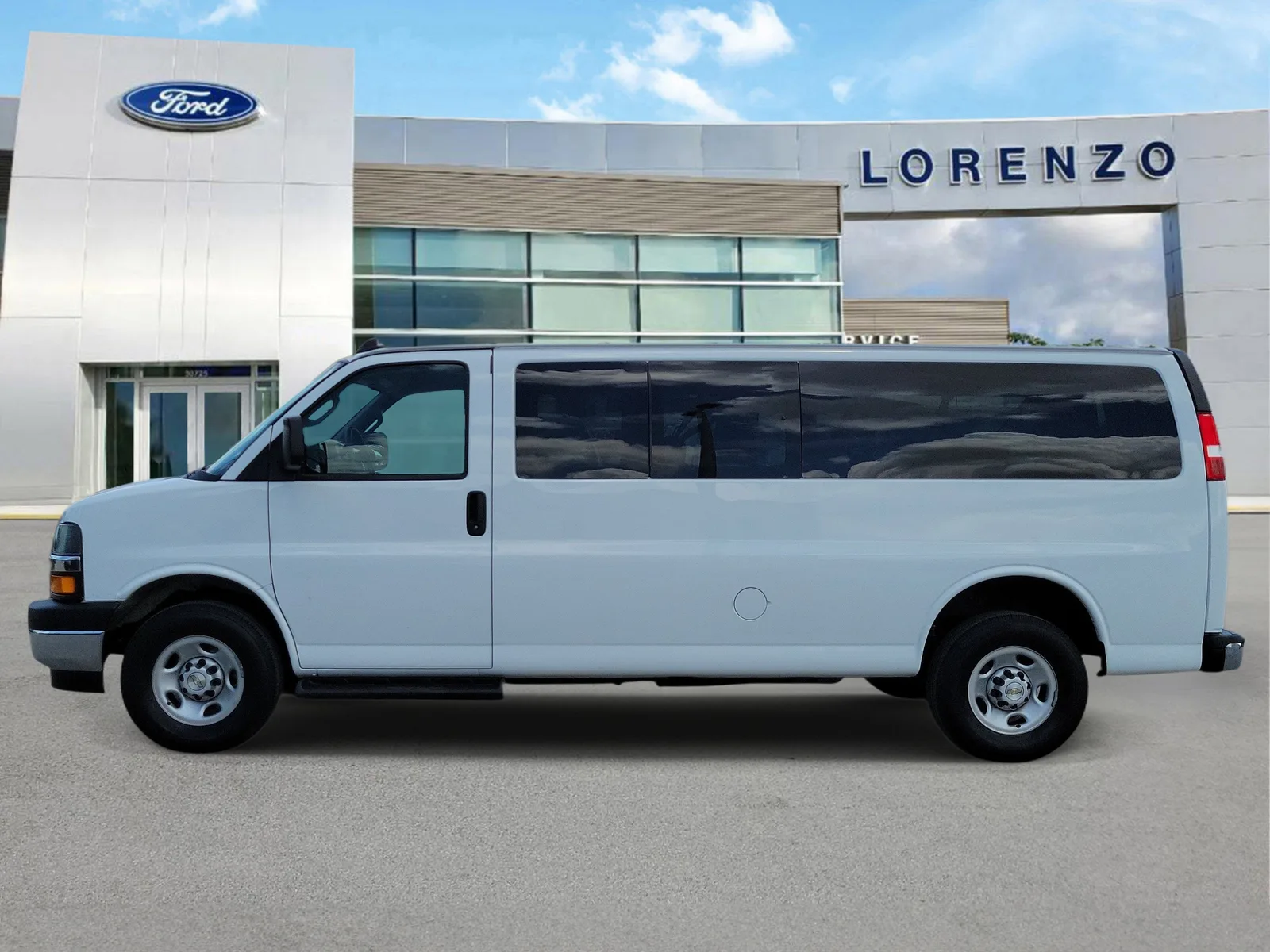 2023 Chevrolet Express Passenger LT photo 8
