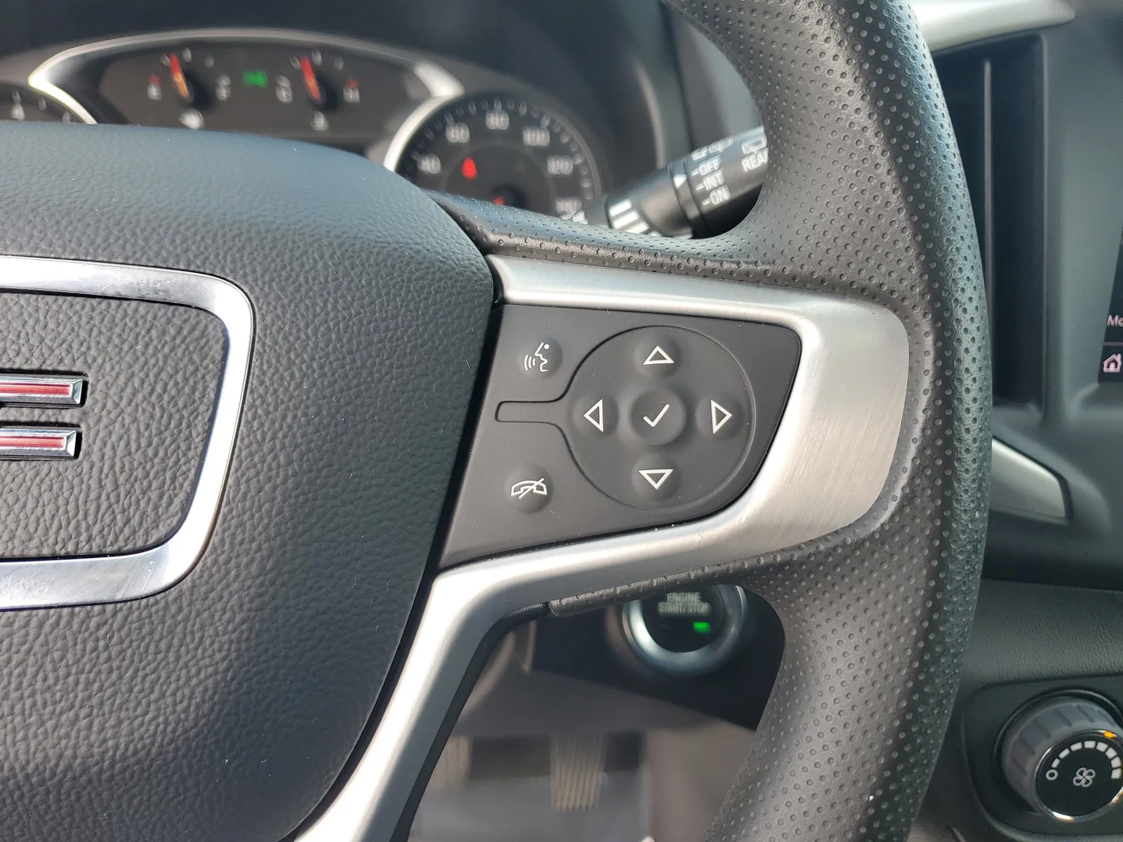 2024 GMC Terrain SLE photo 20