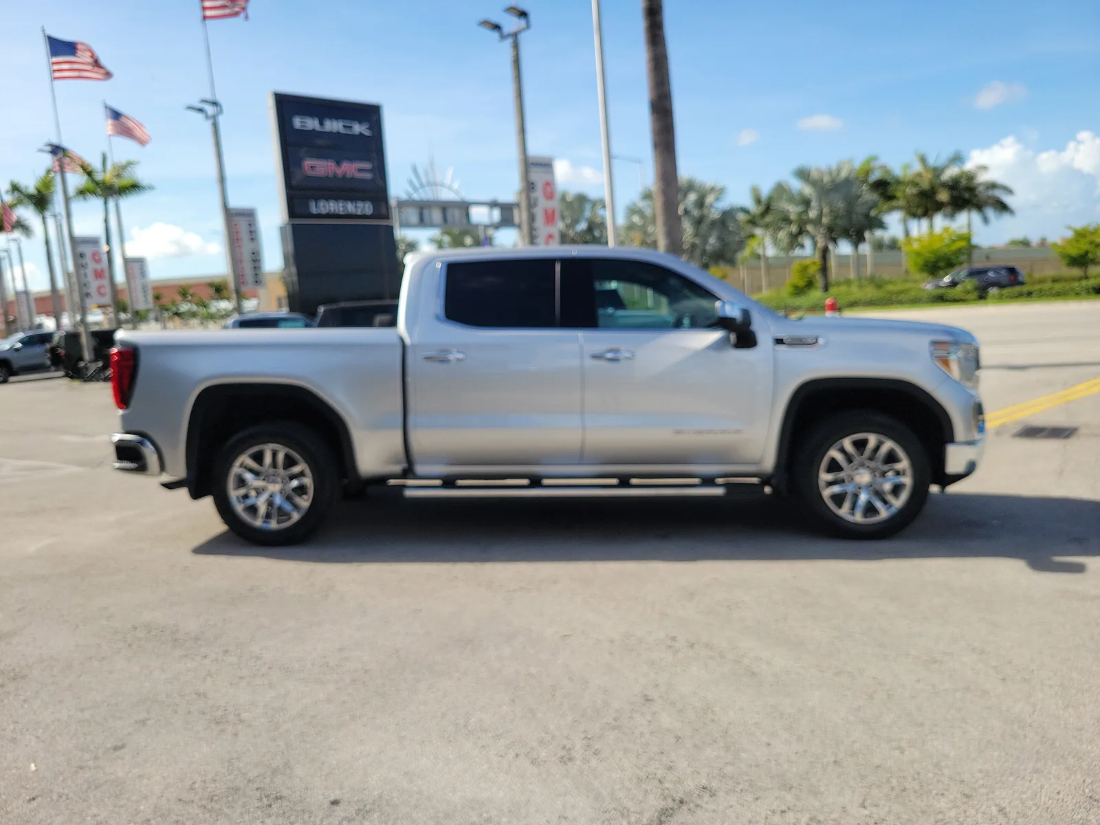 2020 GMC Sierra 1500 SLT photo 4
