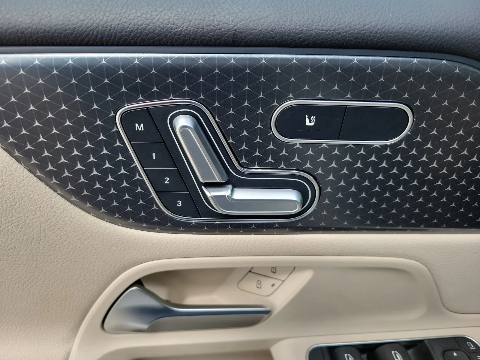 2025 Mercedes-Benz GLB GLB 250 photo 27