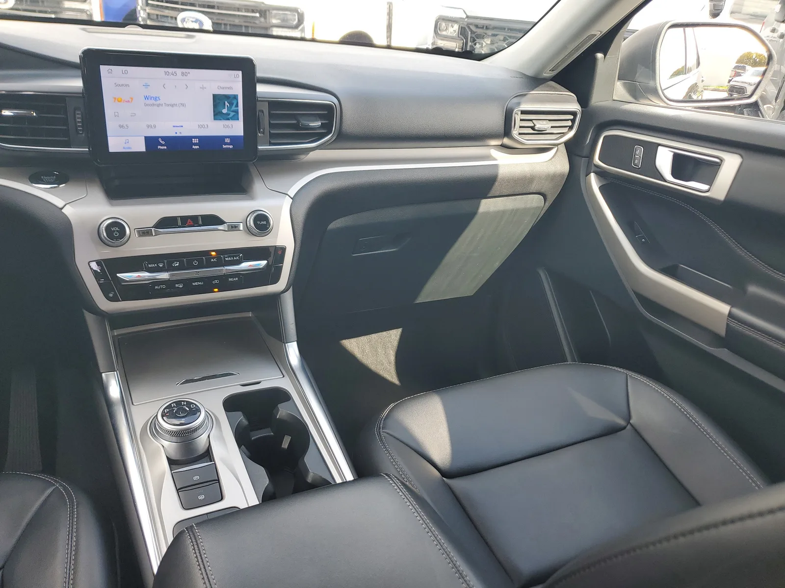 2023 Ford Explorer XLT photo 18