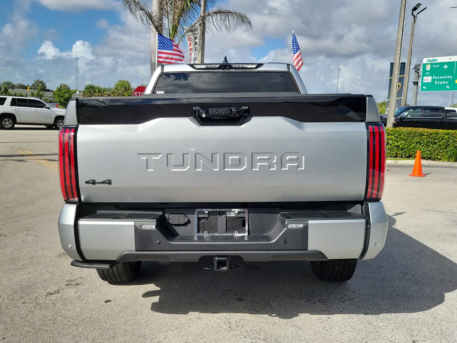 2023 Toyota Tundra 4WD Platinum photo 6