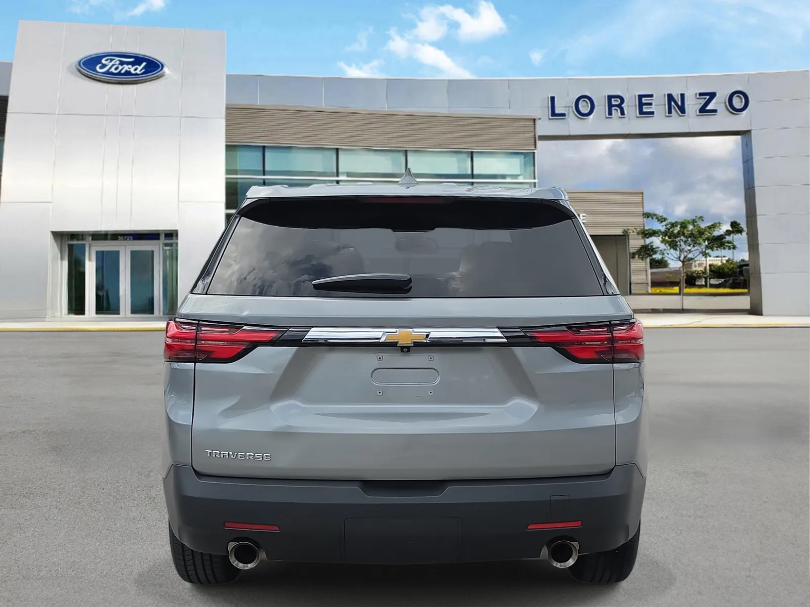2023 Chevrolet Traverse LS photo 5