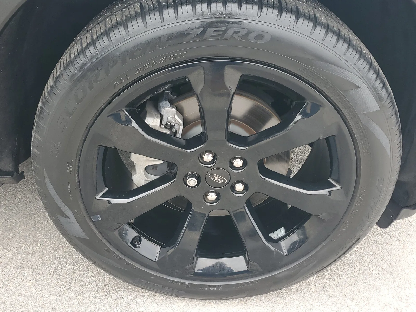 2023 Ford Explorer ST-Line photo 31