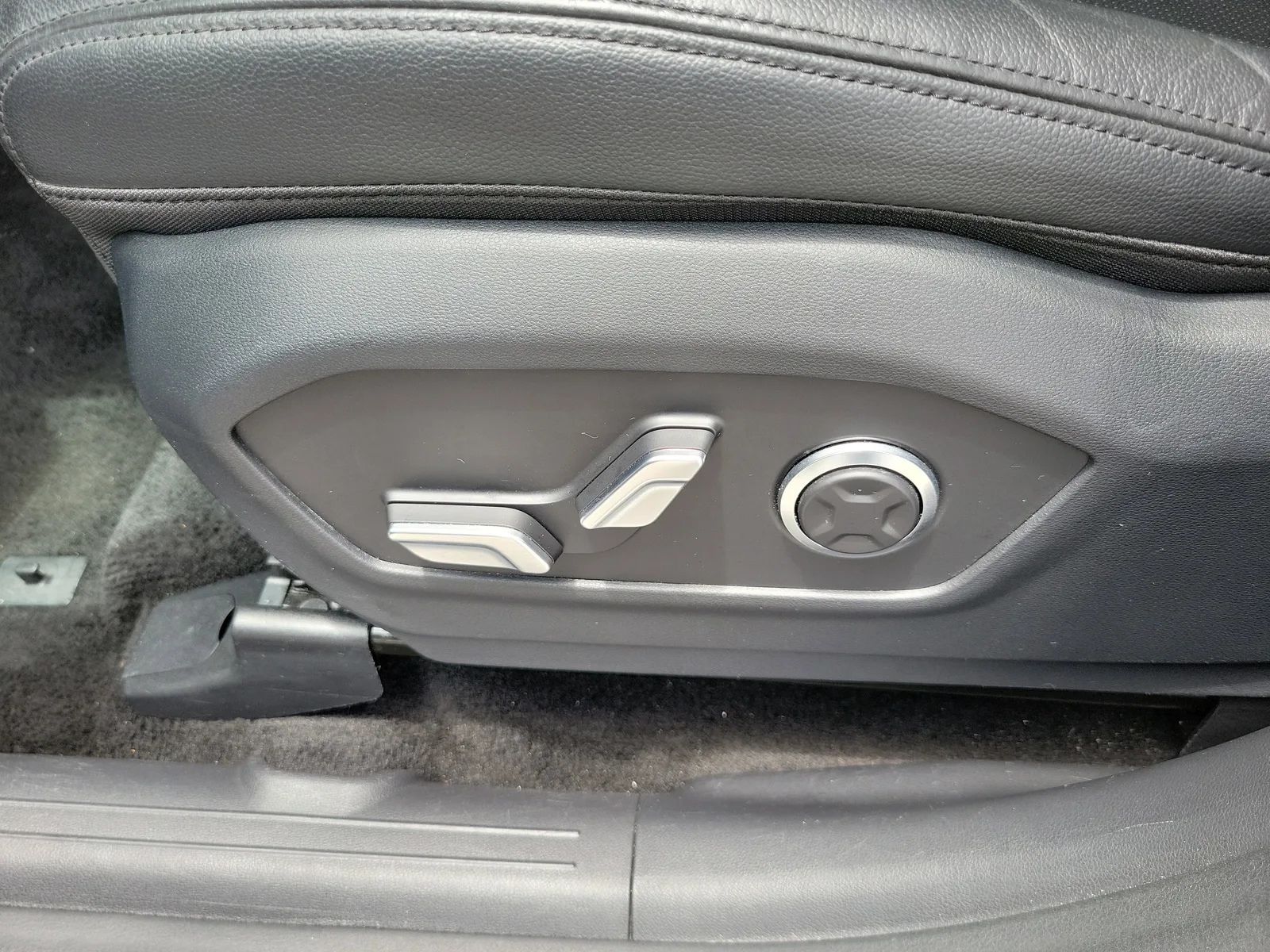 2025 Hyundai Santa Fe Limited photo 13