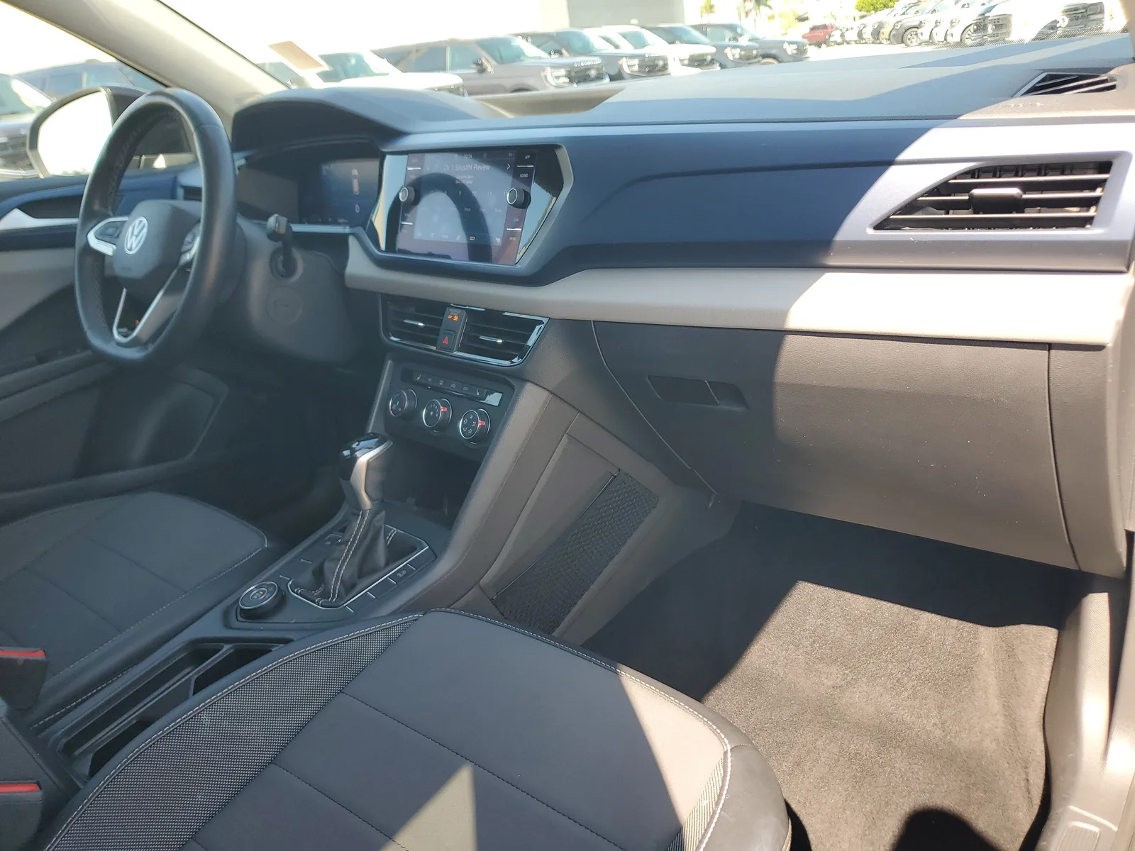 2022 Volkswagen Taos SE photo 18