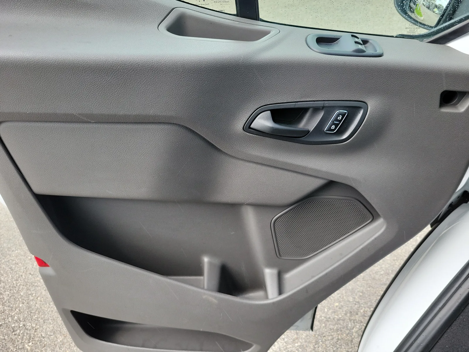 2024 Ford Transit Passenger Wagon XLT photo 19