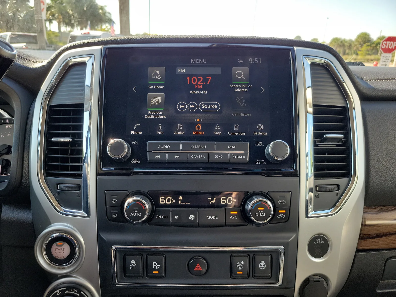 2020 Nissan Titan SL photo 23