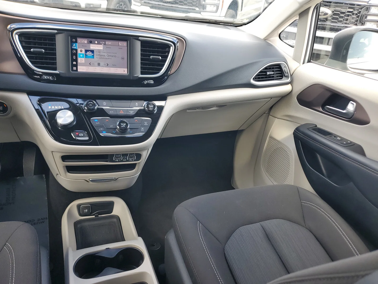 2023 Chrysler Voyager LX photo 19