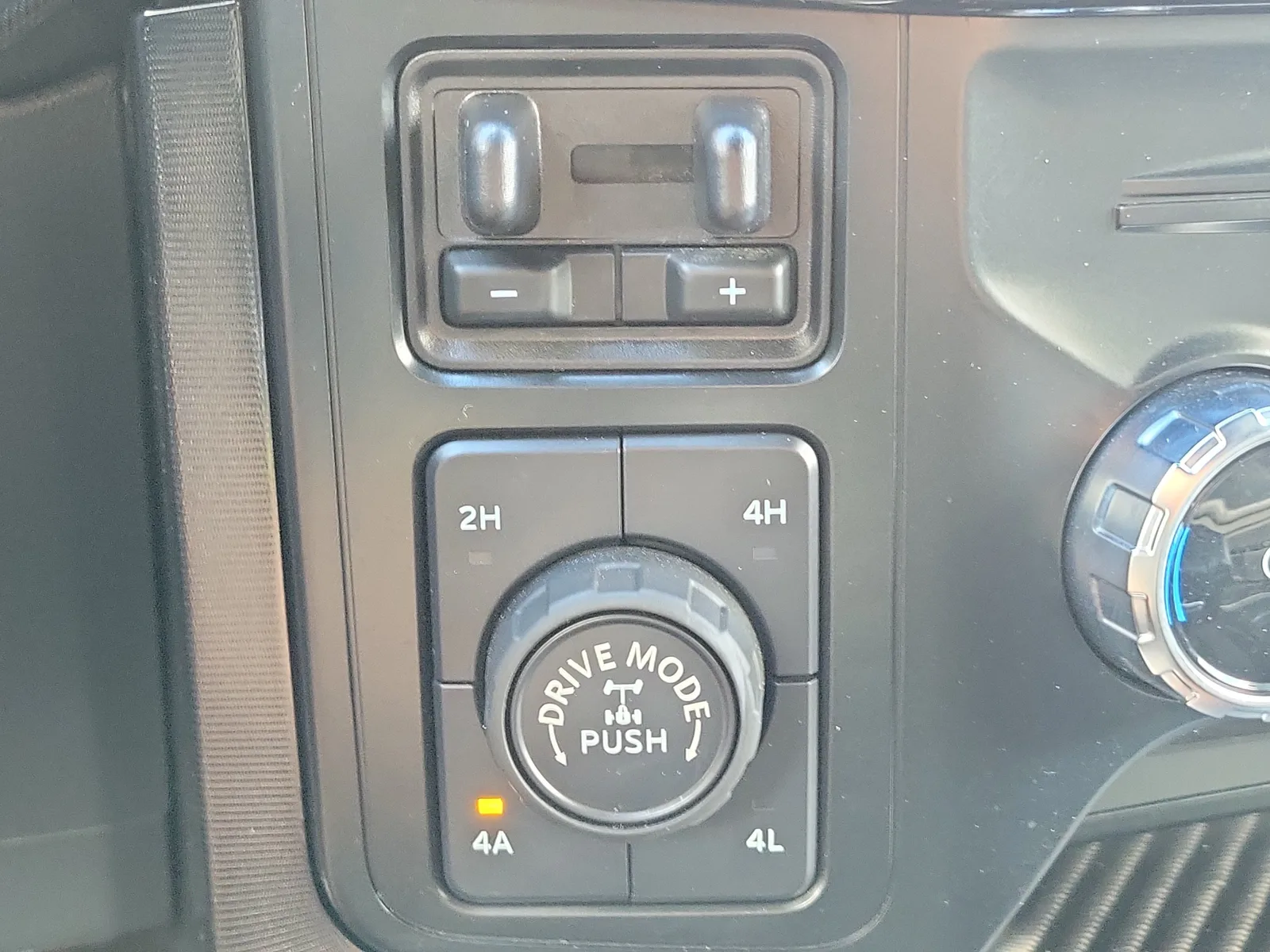 2023 Ford F-150 Raptor 4WD photo 28