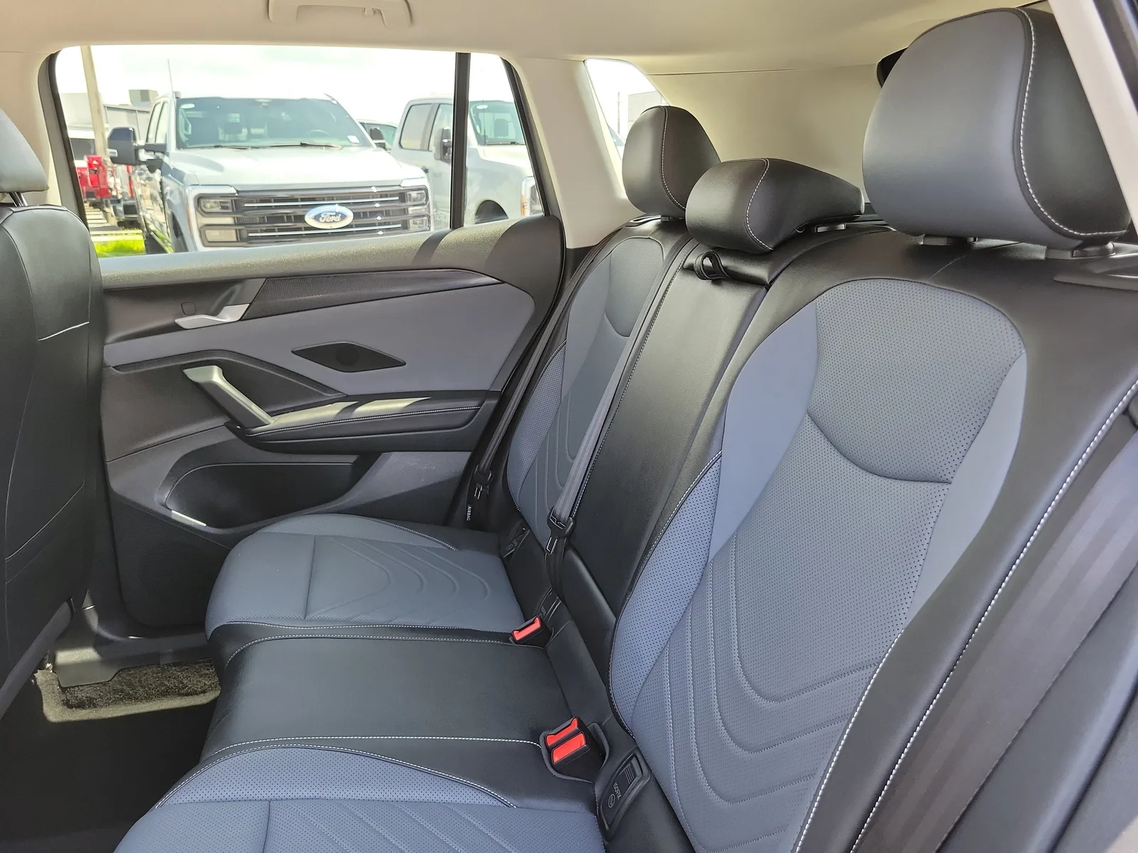 2025 Volkswagen Tiguan SE photo 13