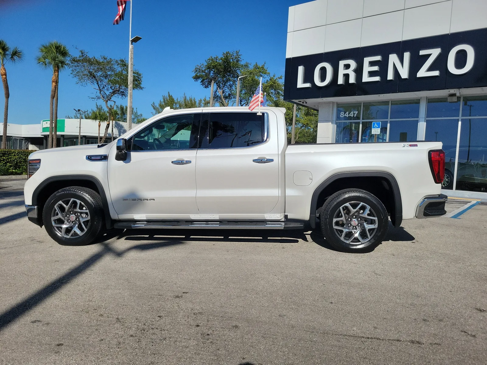 2023 GMC Sierra 1500 SLT photo 8