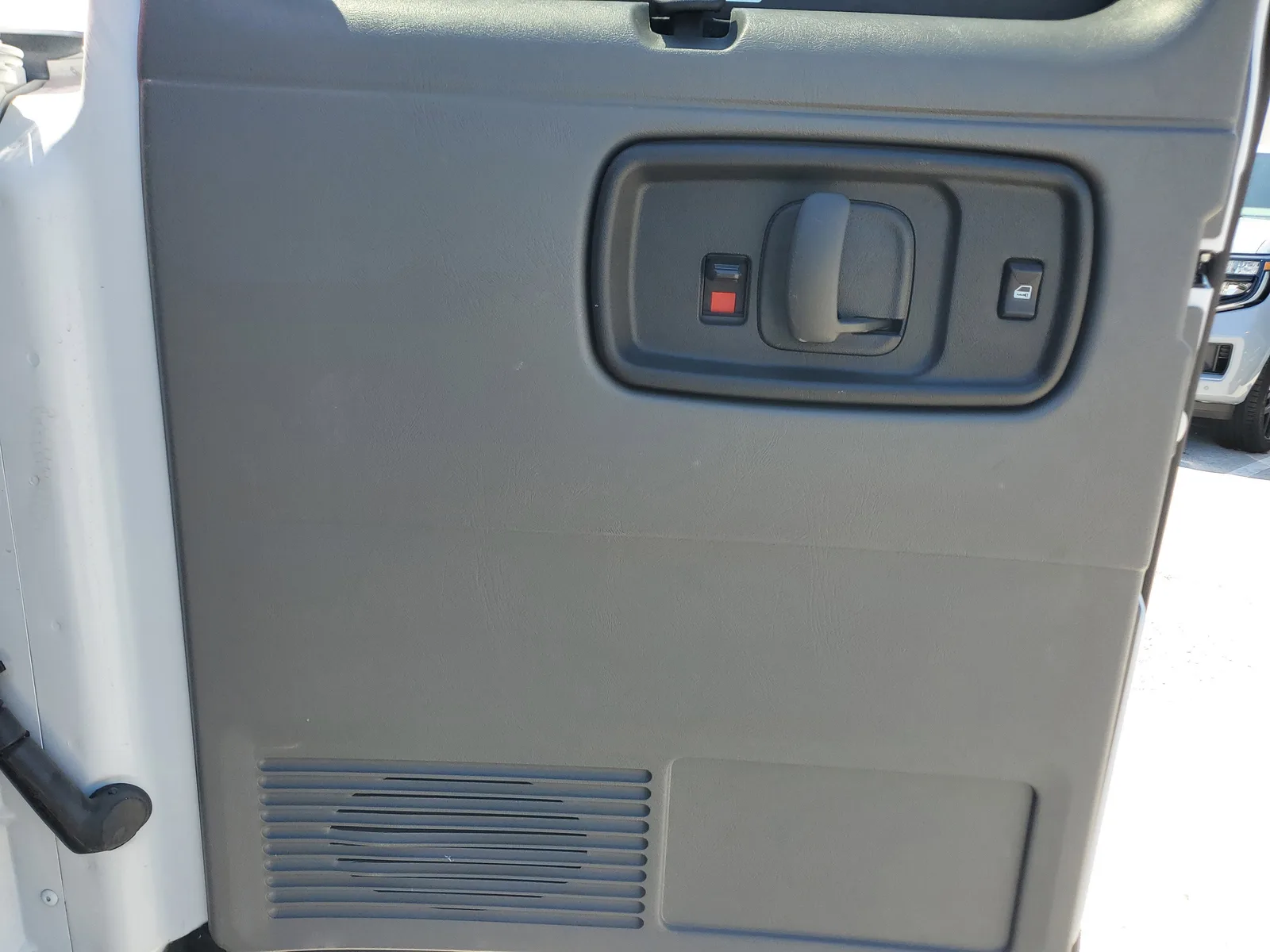 2025 Chevrolet Express Passenger LT photo 16