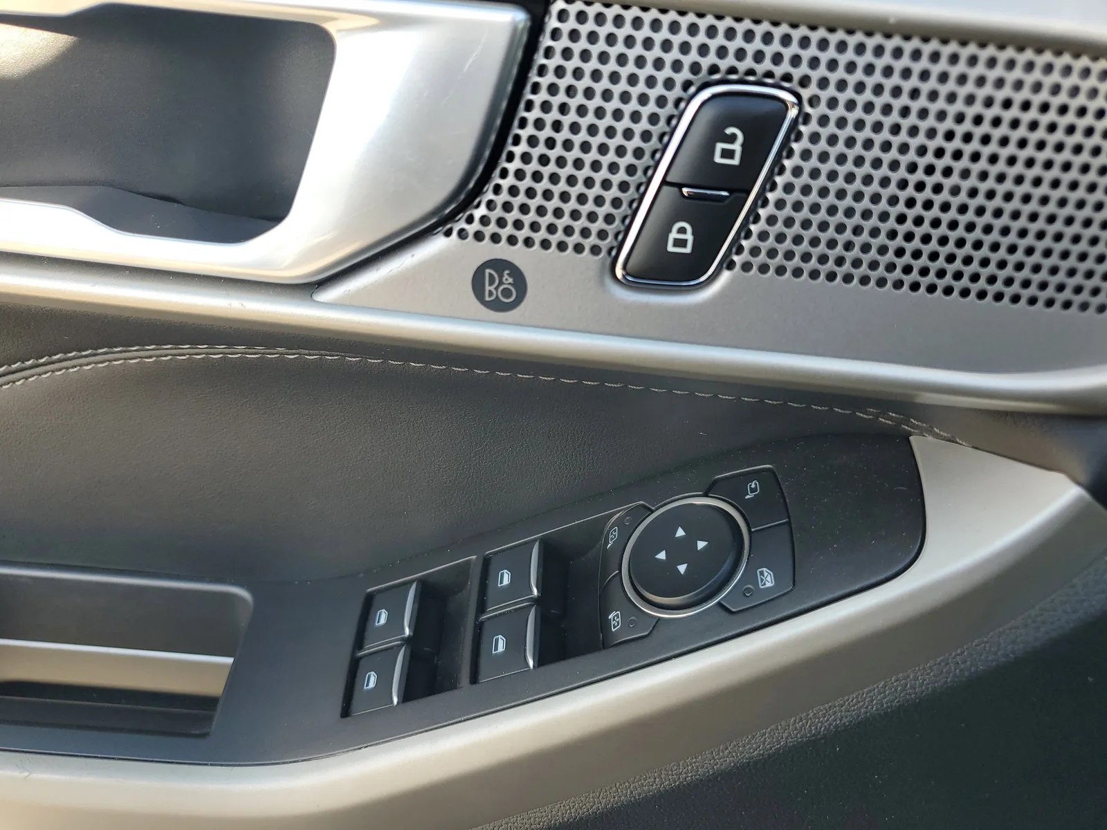 2023 Ford Explorer Limited photo 27