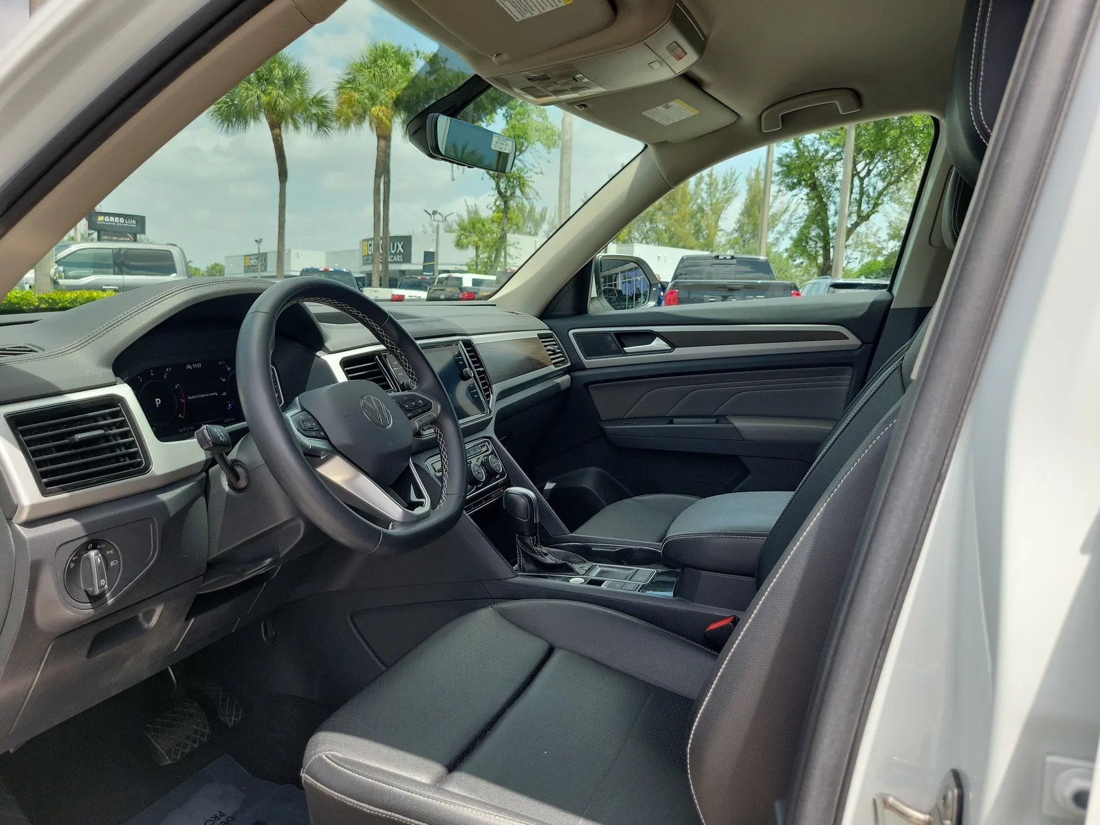 2023 Volkswagen Atlas 3.6L V6 SE w/Technology photo 11