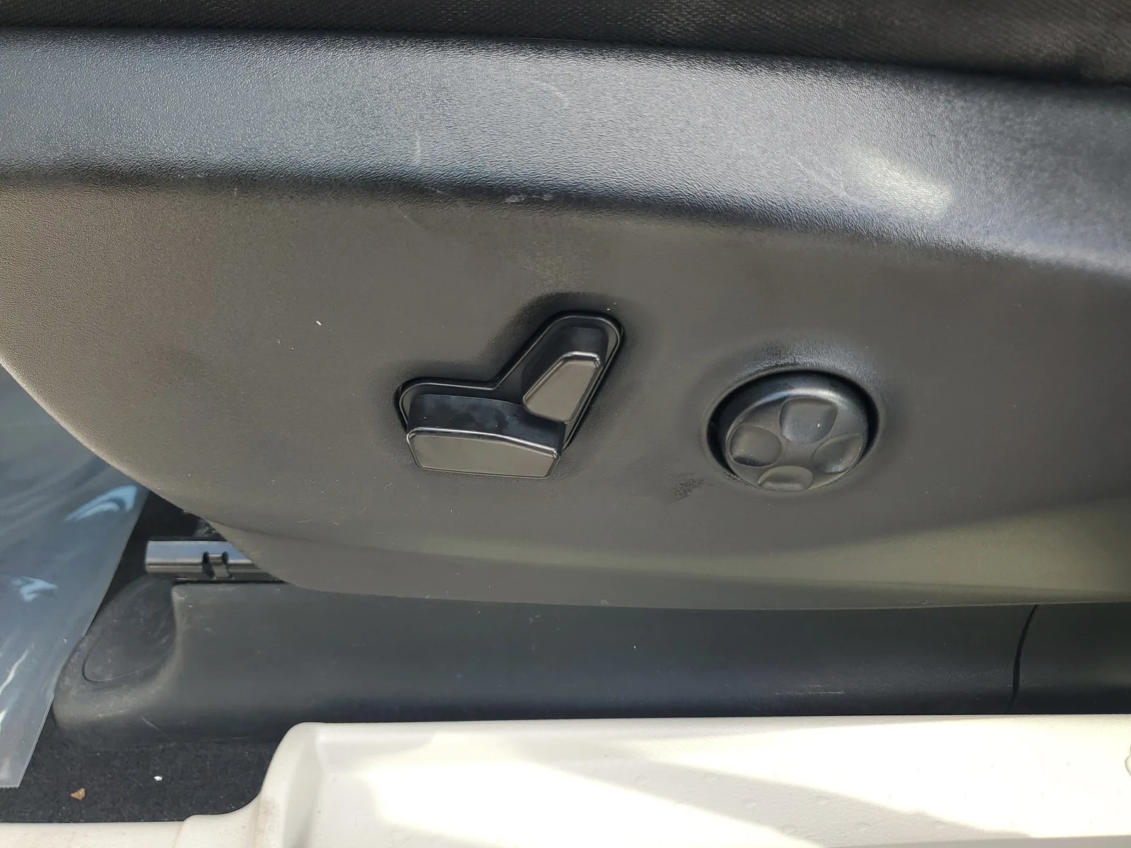 2023 Chrysler Voyager LX photo 12
