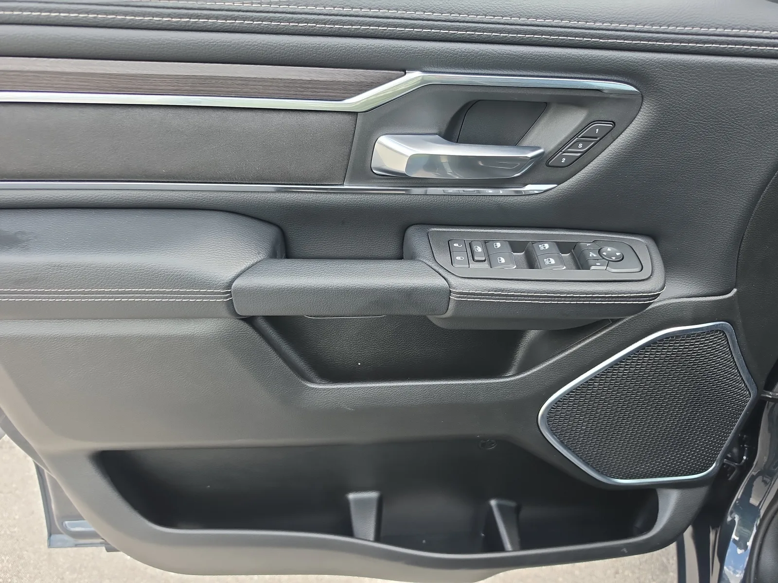 2026 RAM 1500 Laramie 4WD photo 20