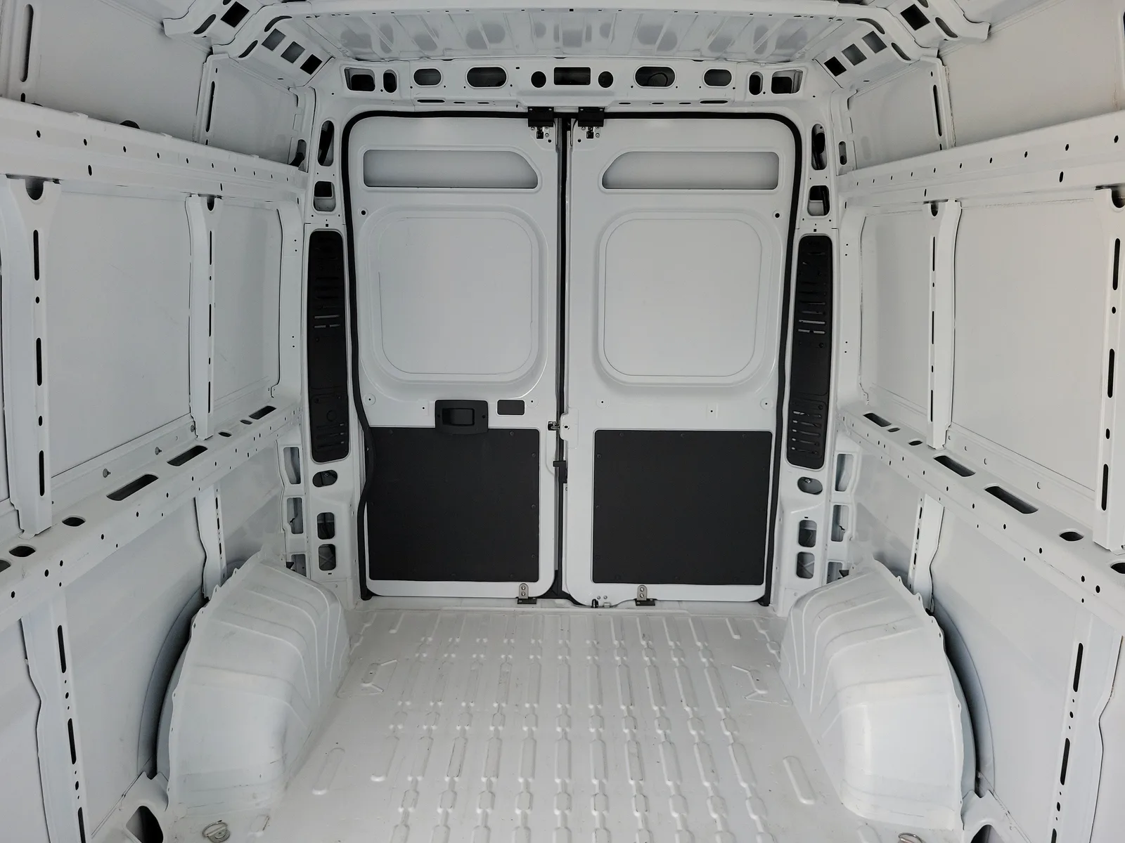 2026 RAM ProMaster Cargo Van Tradesman photo 13