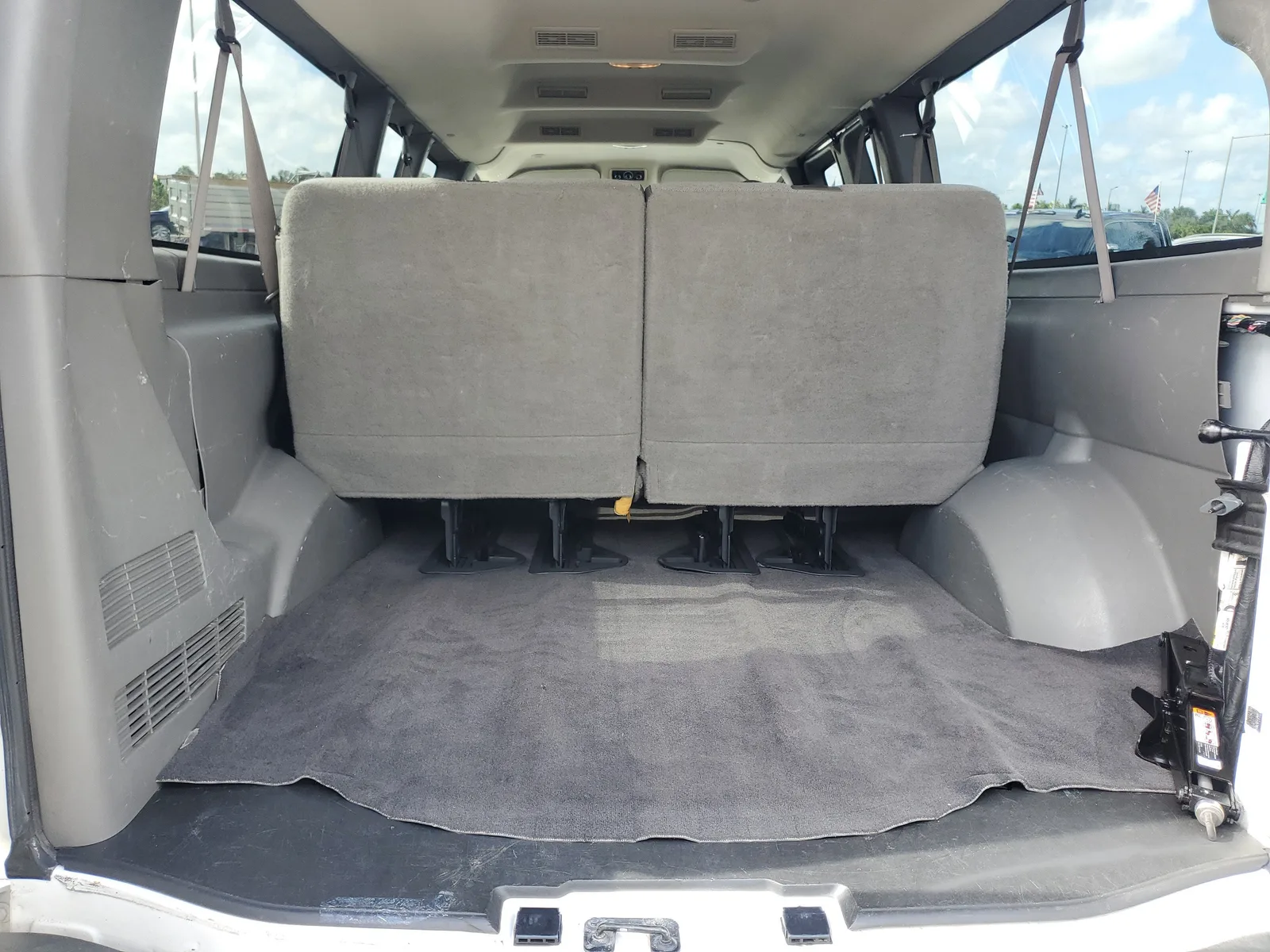 2020 Chevrolet Express Passenger 3500 1LT photo 14