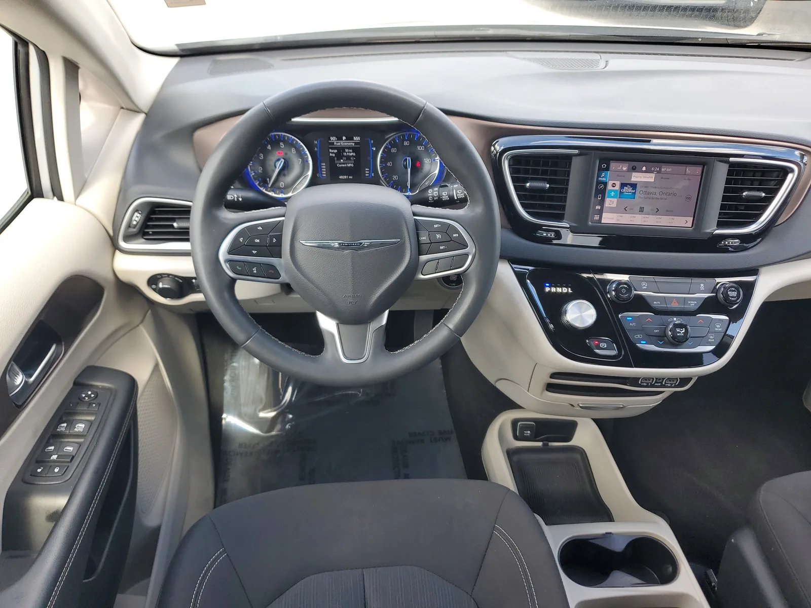 2023 Chrysler Voyager LX photo 21