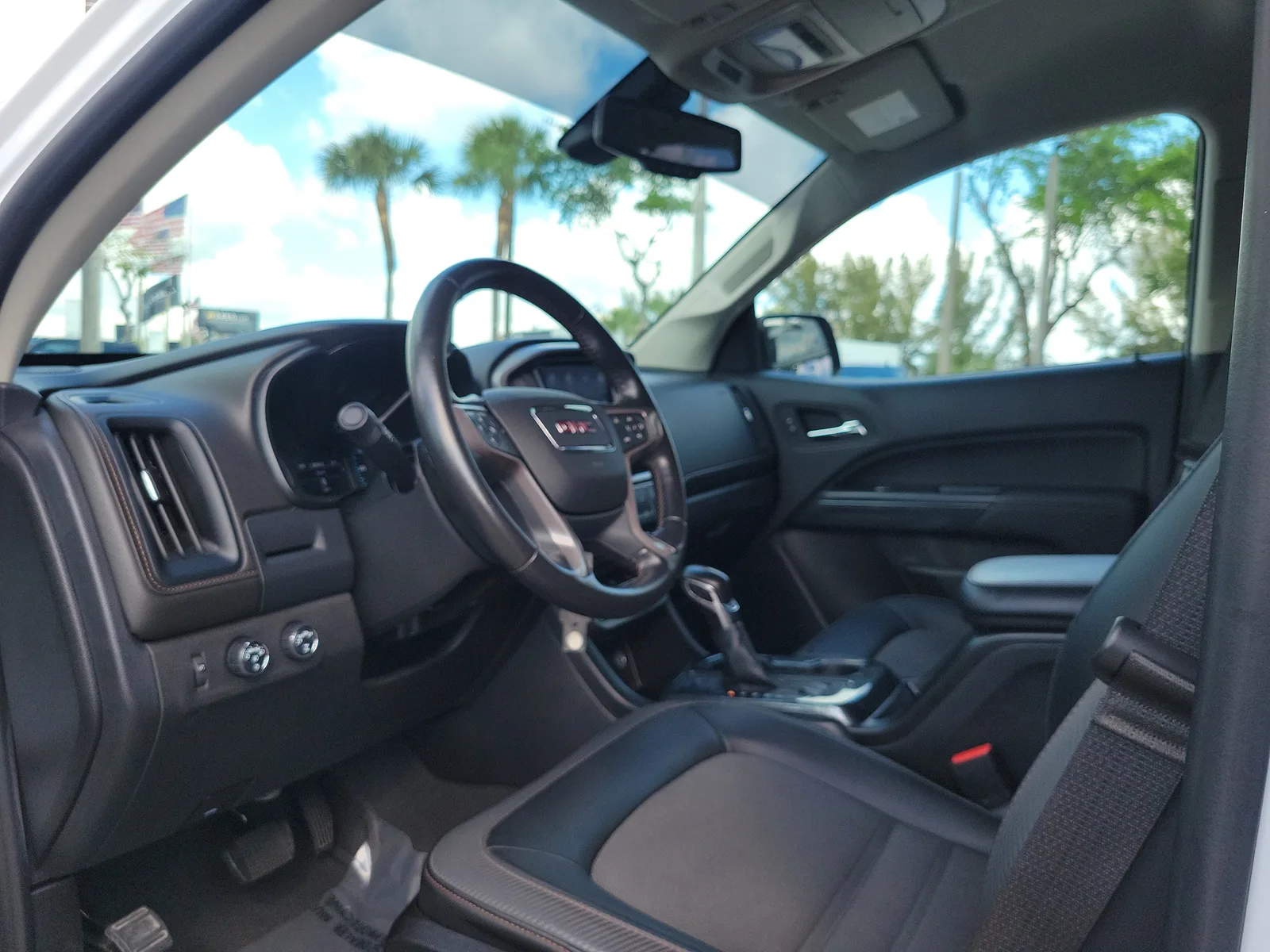 2022 GMC Canyon AT4 - Cloth photo 9