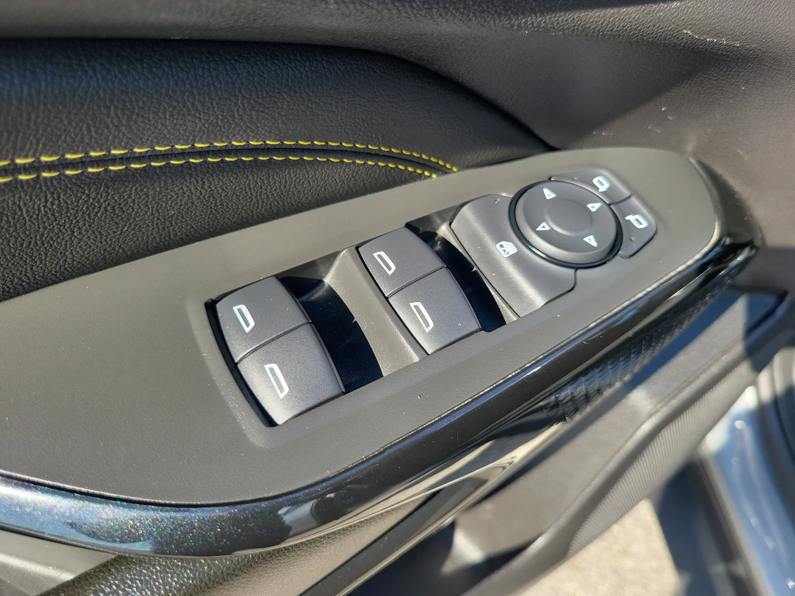 2025 Chevrolet Trax LT photo 23