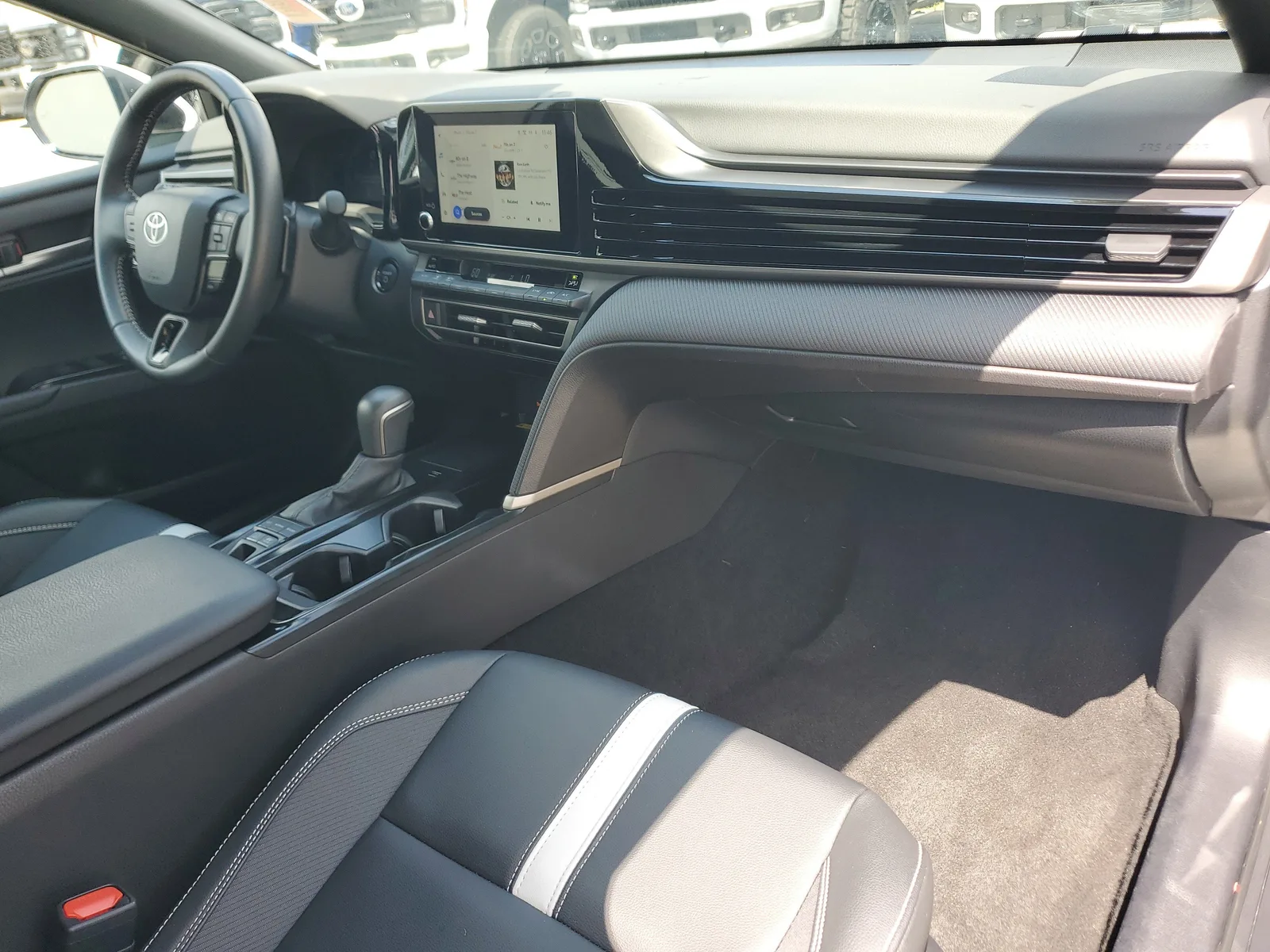2025 Toyota Camry SE photo 16
