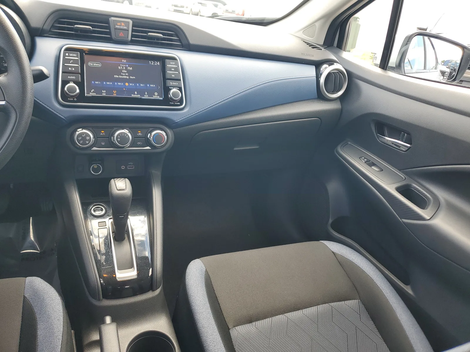 2025 Nissan Versa SV photo 16