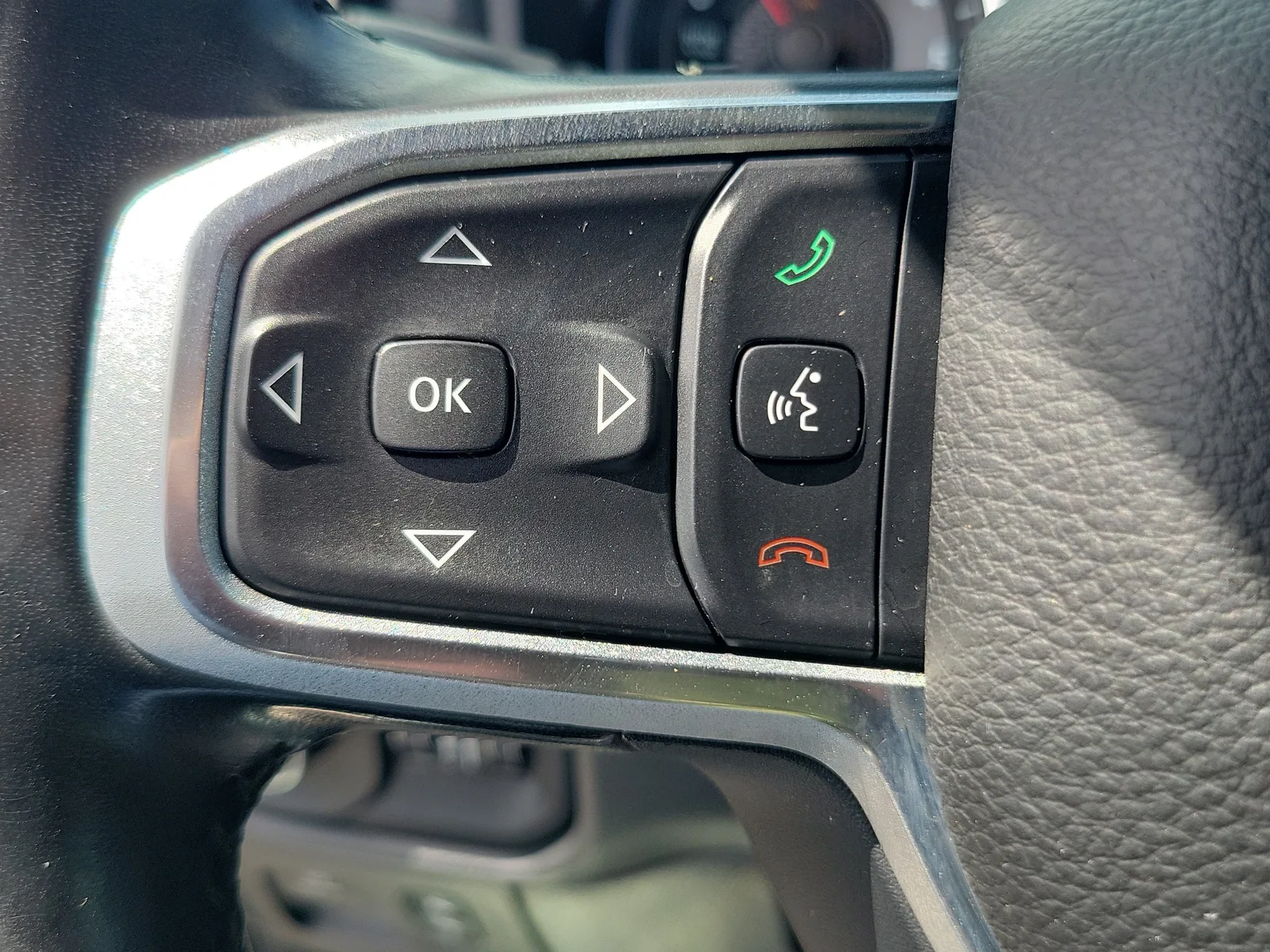 2019 RAM 1500 Laramie 4WD photo 19