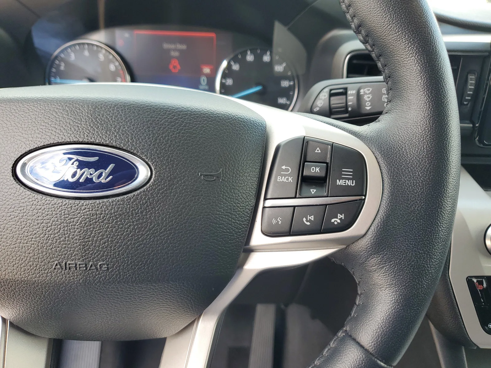 2023 Ford Explorer XLT photo 23