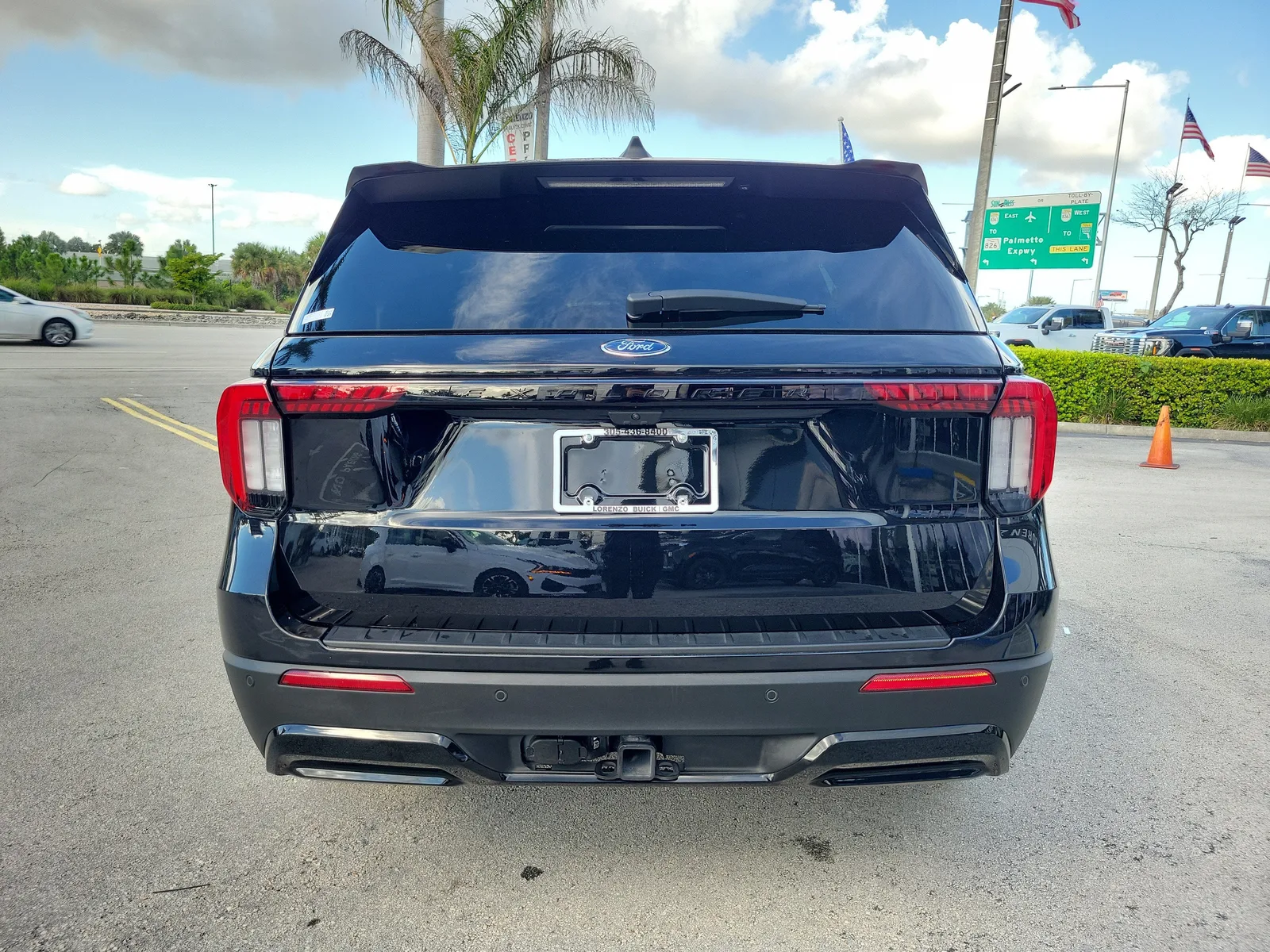 2025 Ford Explorer ST-Line photo 6