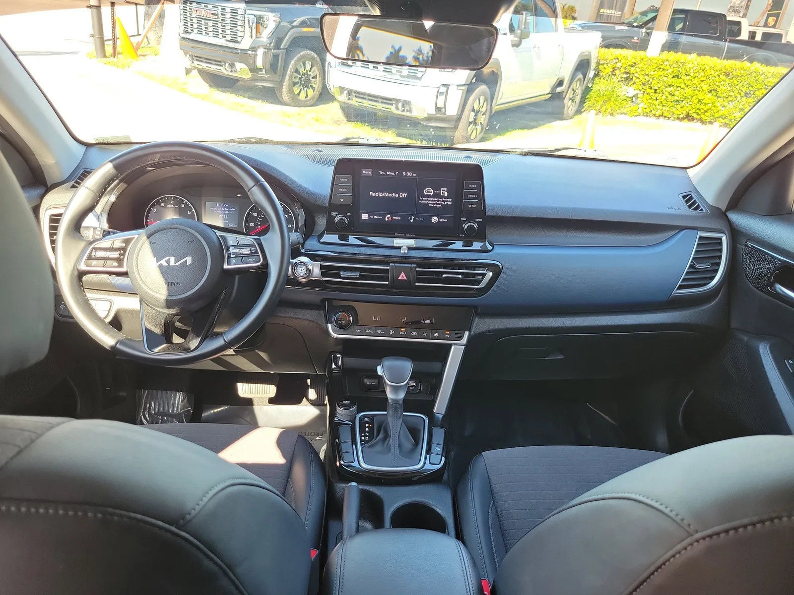 2023 Kia Seltos S photo 16