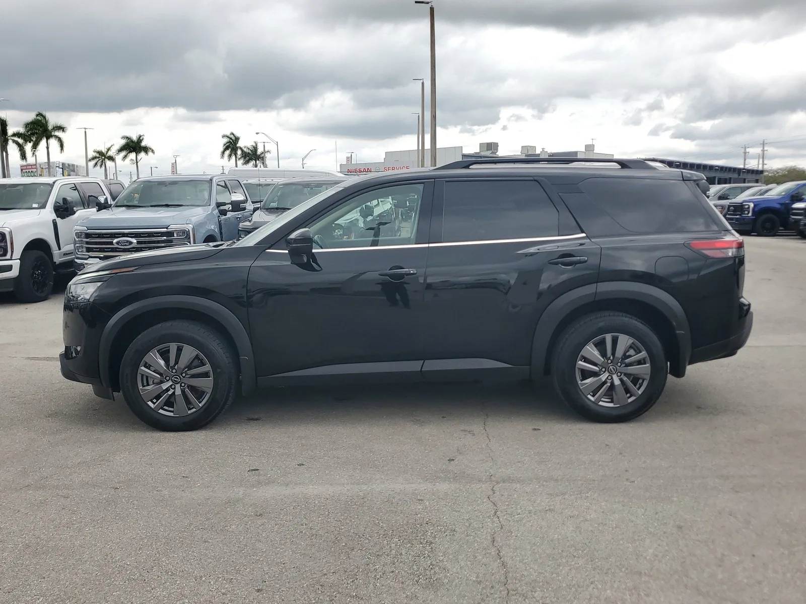 2025 Nissan Pathfinder SV photo 8