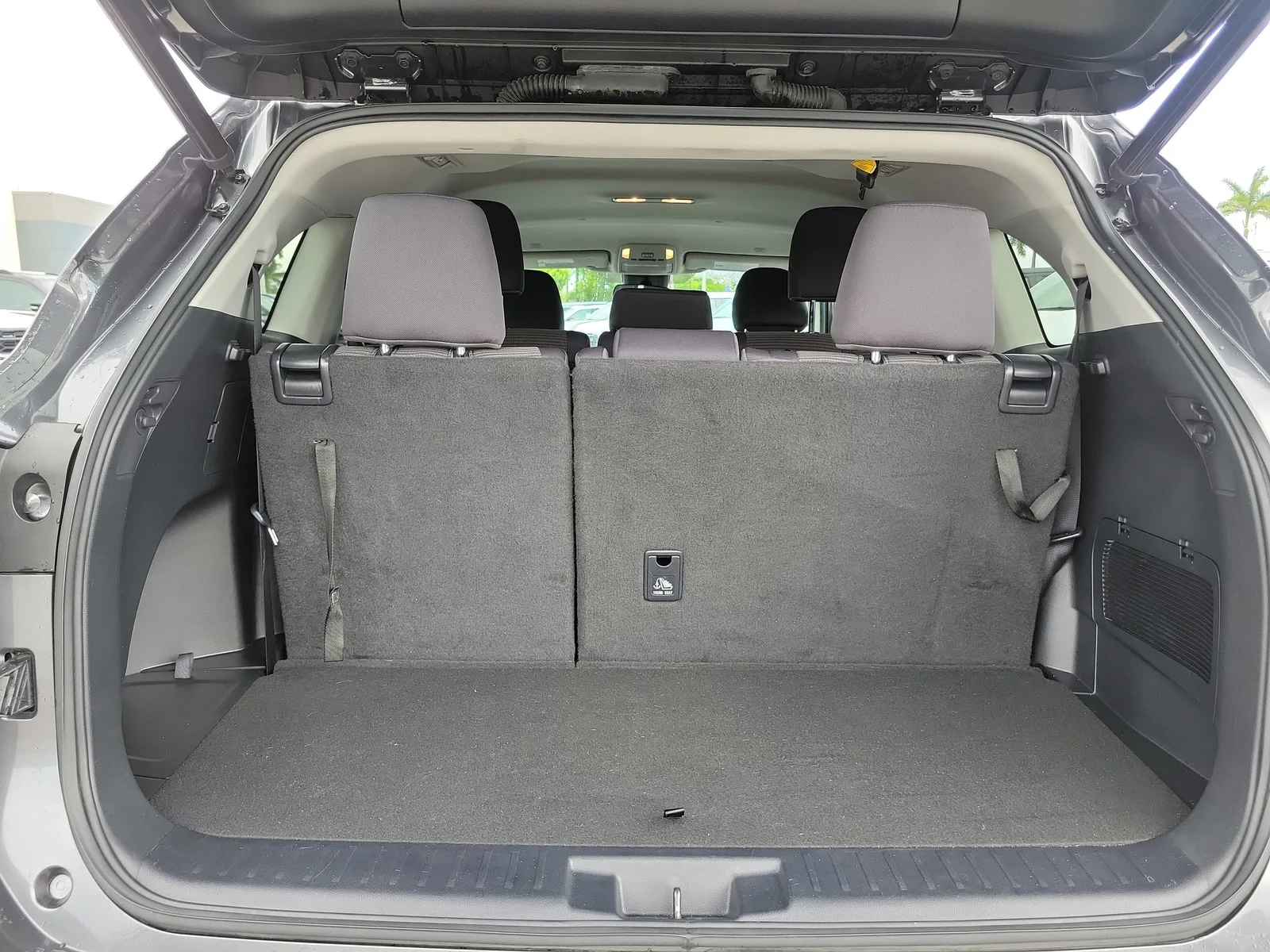 2023 Toyota Highlander LE photo 16