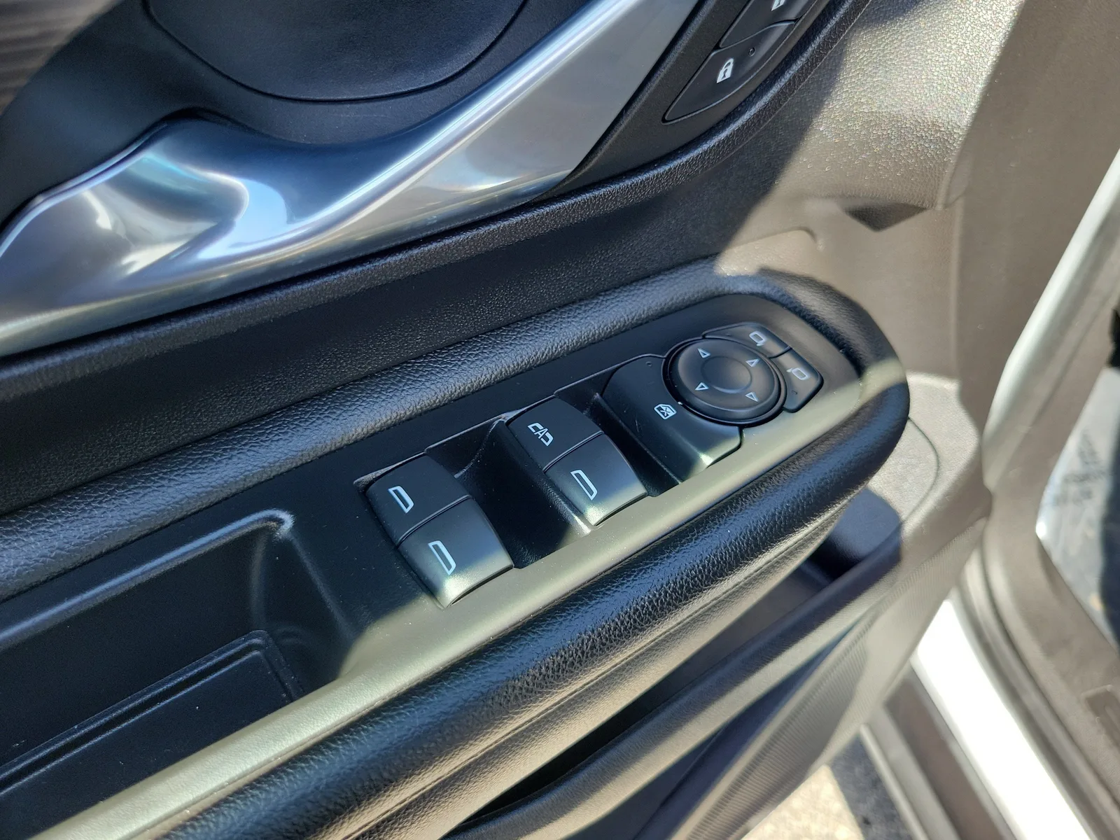 2023 GMC Terrain SLE photo 18