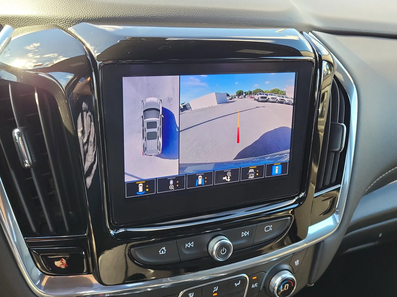 2023 Chevrolet Traverse Premier photo 11