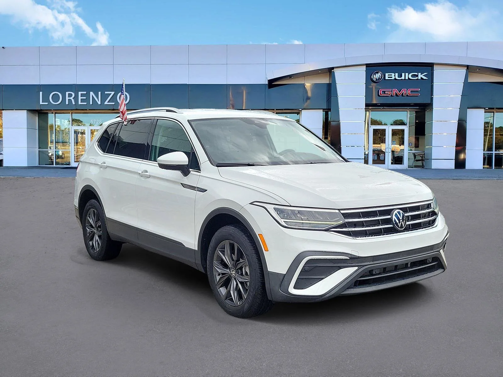 2024 Volkswagen Tiguan SE photo 3