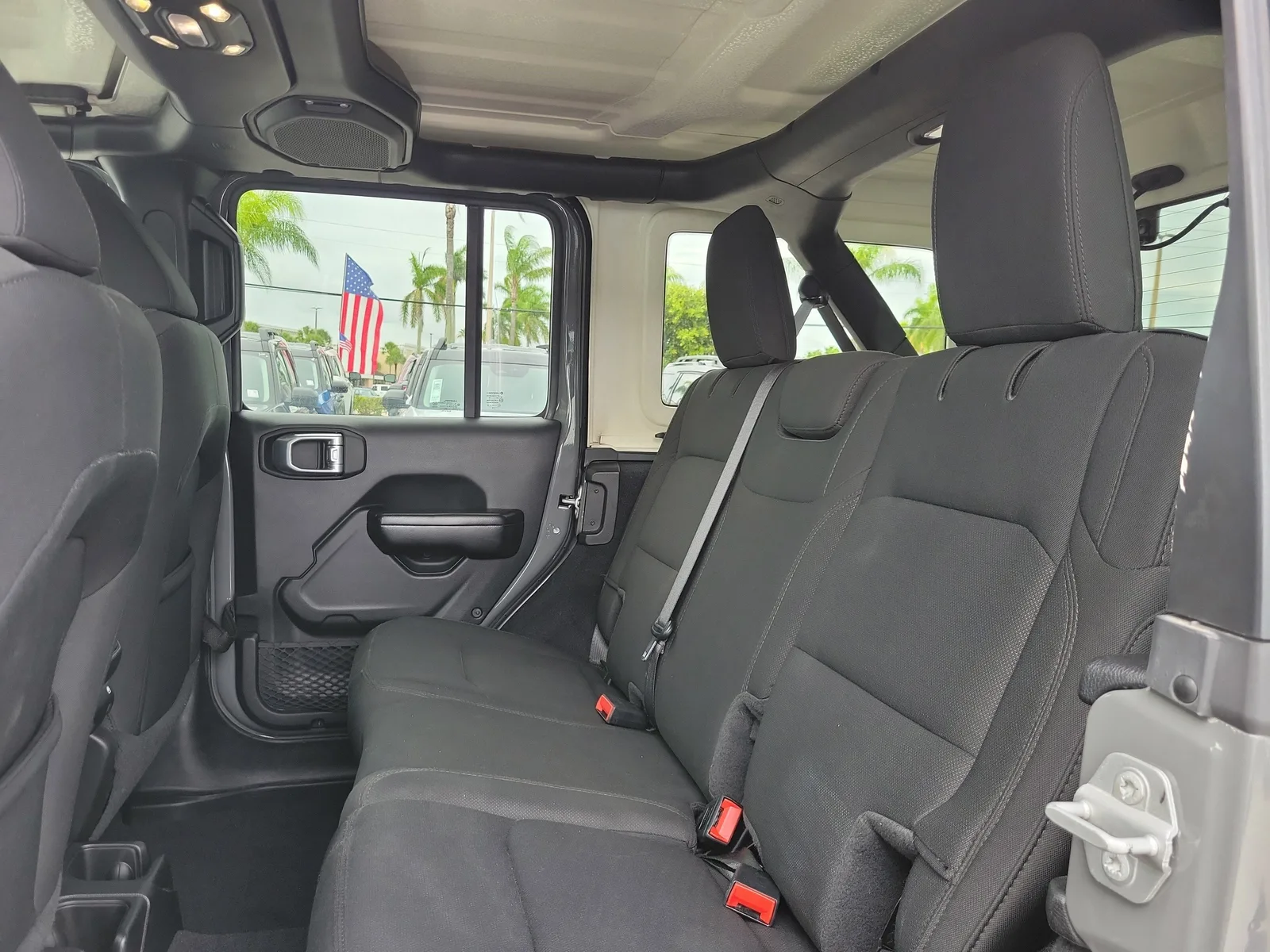 2020 Jeep Wrangler Unlimited Willys 4WD Diesel photo 21