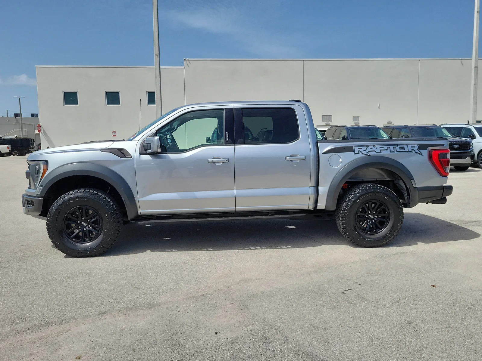 2022 Ford F-150 Raptor 4WD photo 8