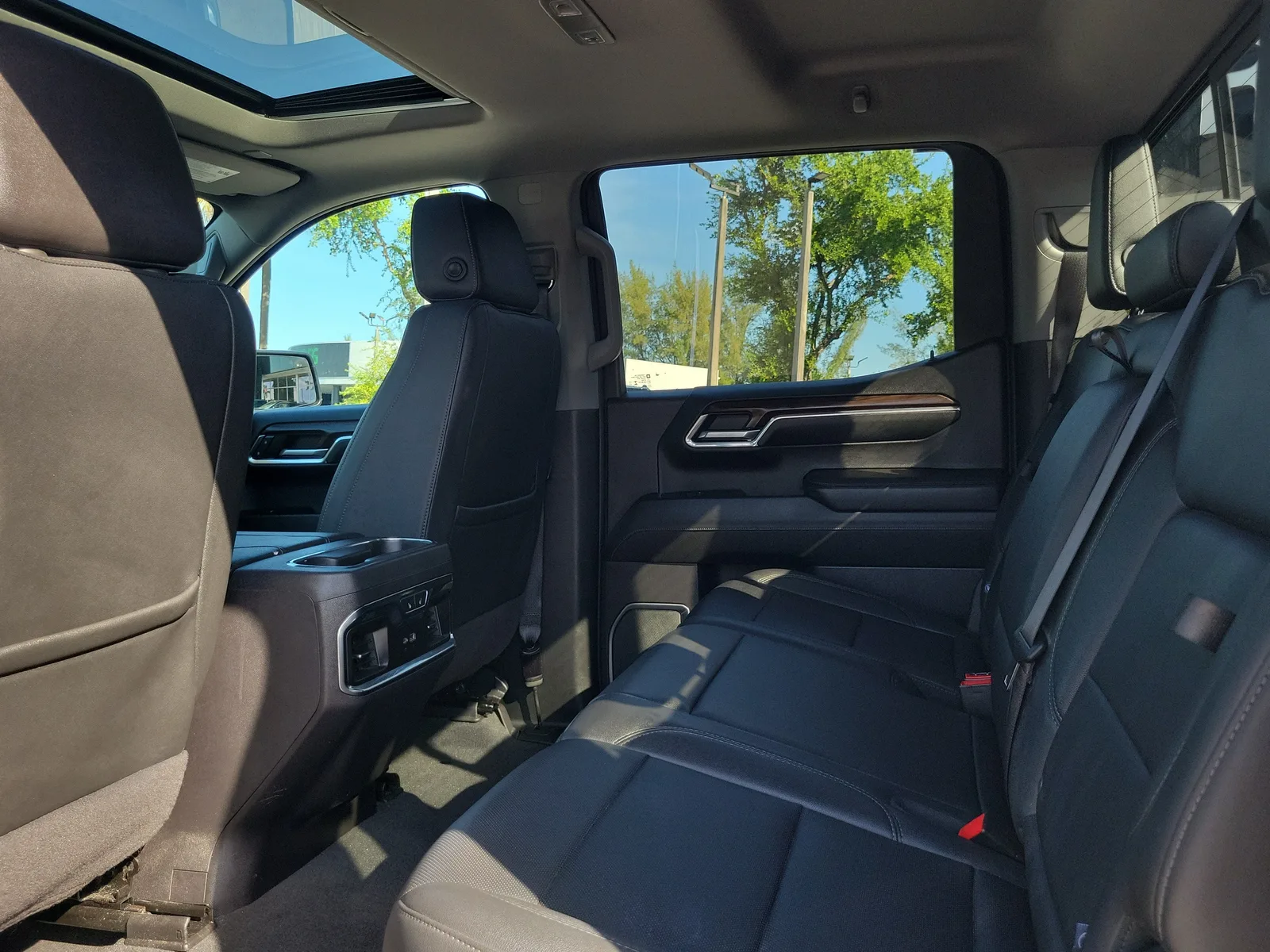 2024 GMC Sierra 1500 SLT photo 15