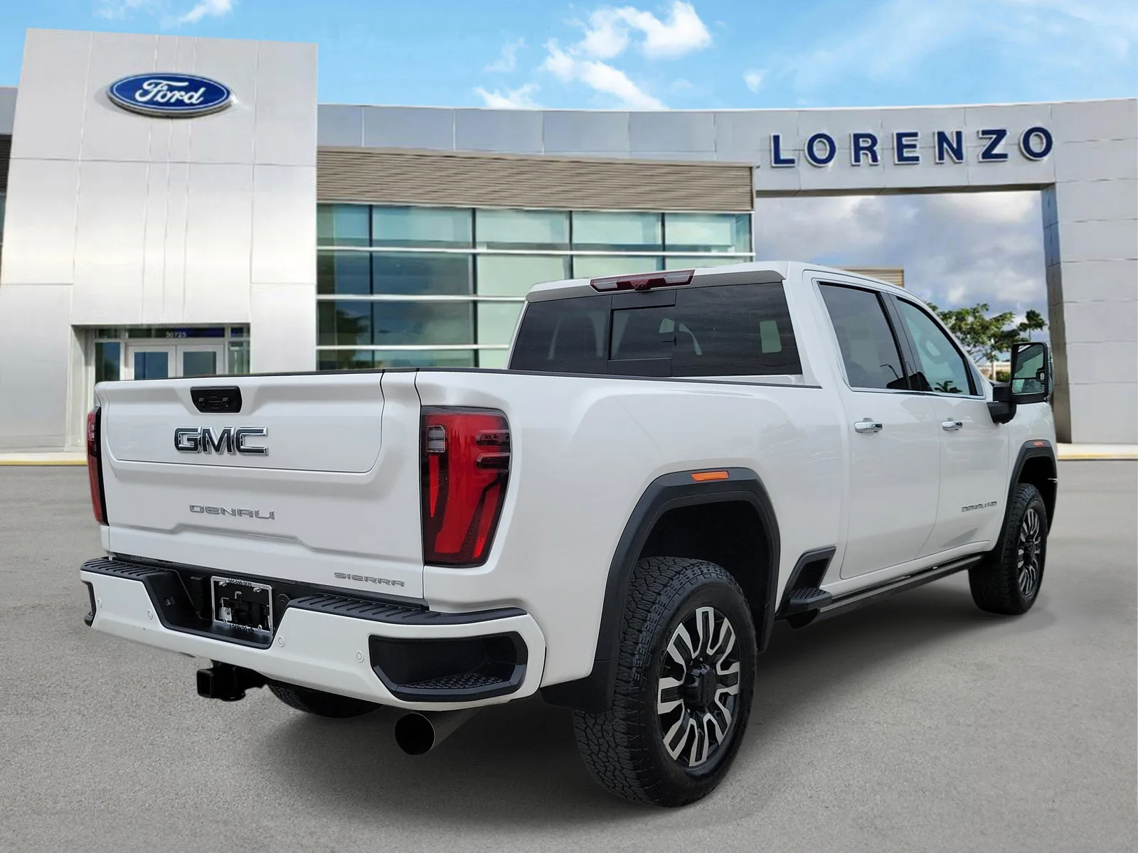 2025 GMC Sierra 2500HD Denali Ultimate 4WD Diesel photo 5