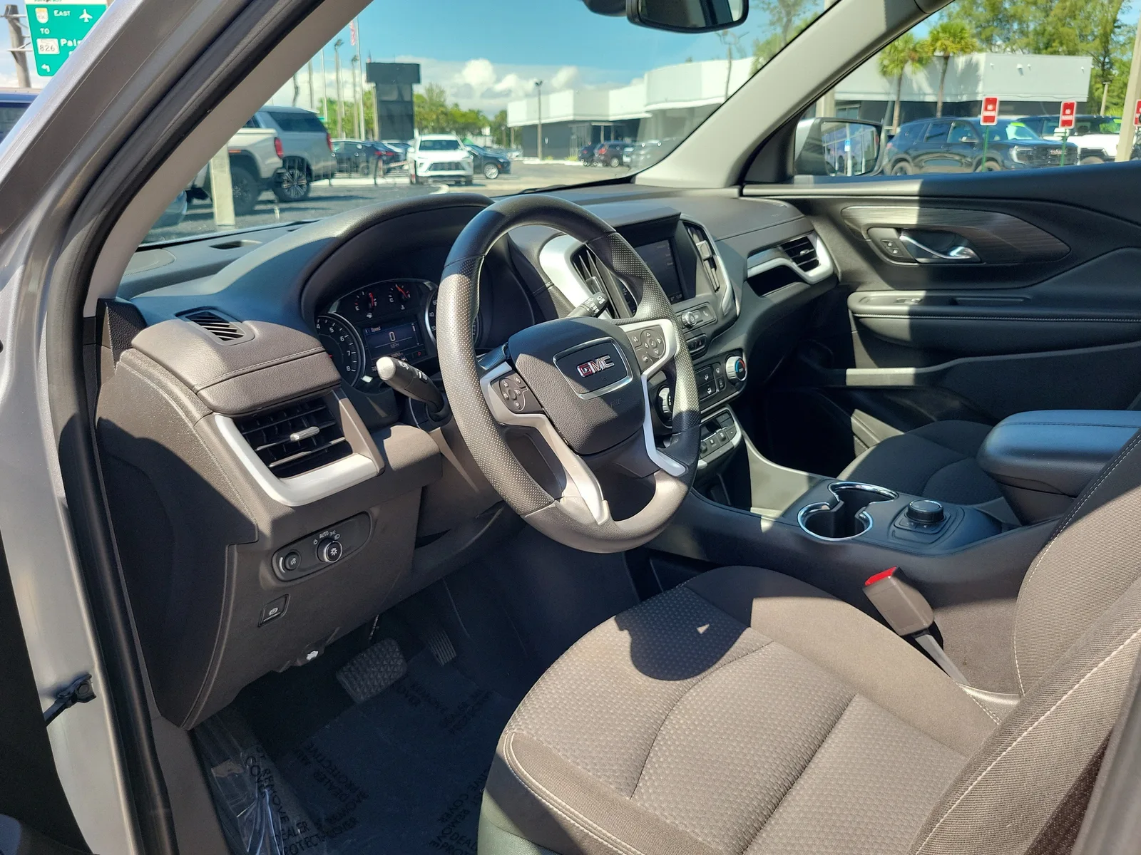 2024 GMC Terrain SLE photo 9