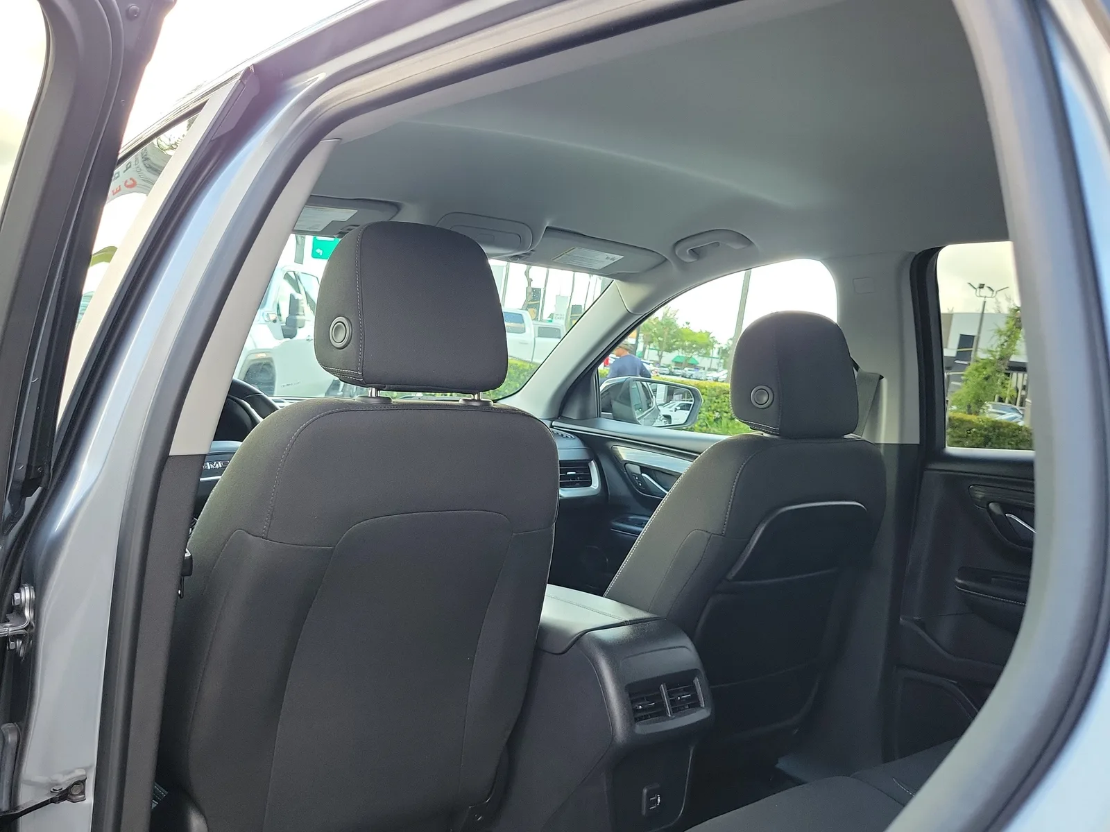 2024 GMC Terrain SLE photo 14