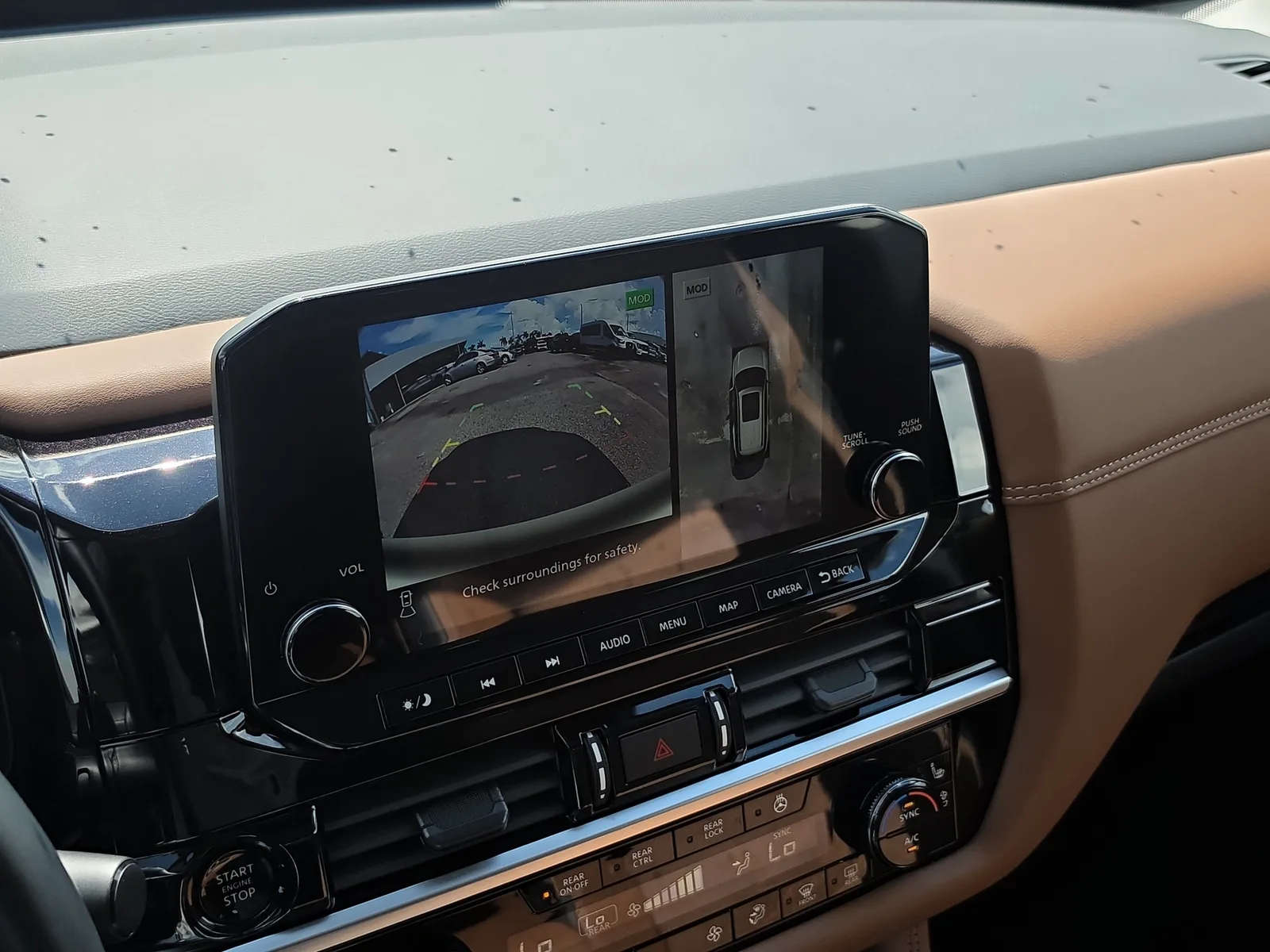2025 Nissan Pathfinder Platinum photo 8