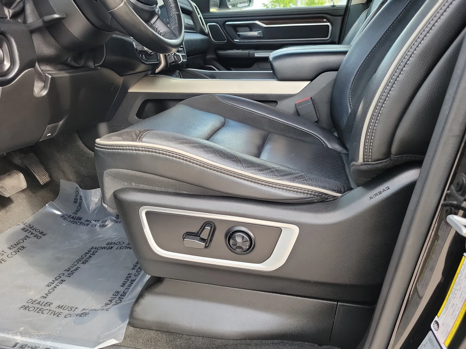 2021 RAM 1500 Laramie photo 12