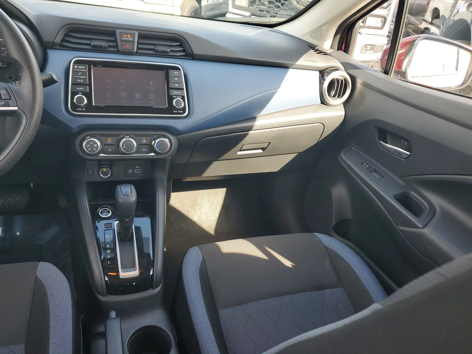 2025 Nissan Versa SV photo 15